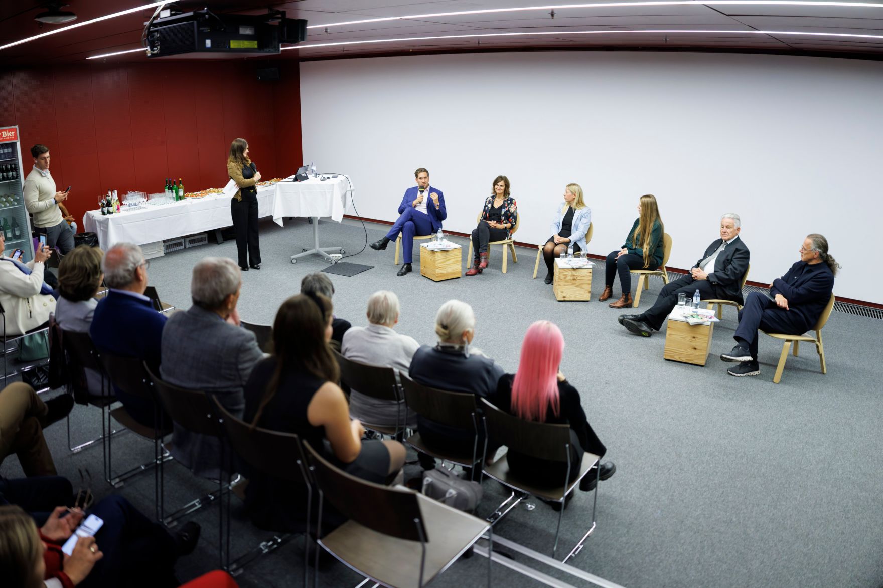 Am 17. Oktober 2025 nahm Staatssekret&auml;r Alexander Pr&ouml;ll an einer Podiumsdiskussion beim Ars Electronica teil.