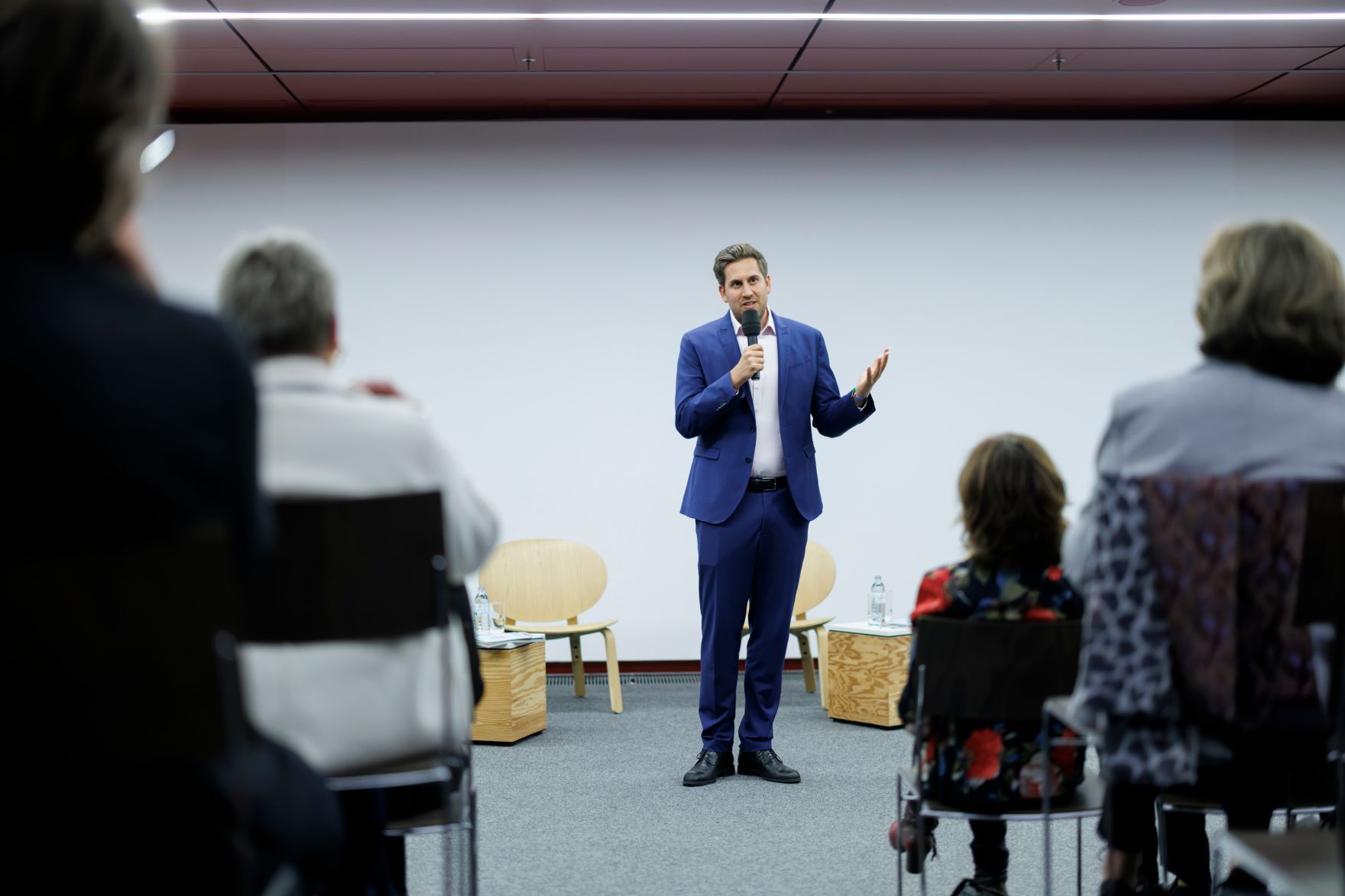 Am 17. Oktober 2025 nahm Staatssekret&auml;r Alexander Pr&ouml;ll (m.) an einer Podiumsdiskussion beim Ars Electronica teil.