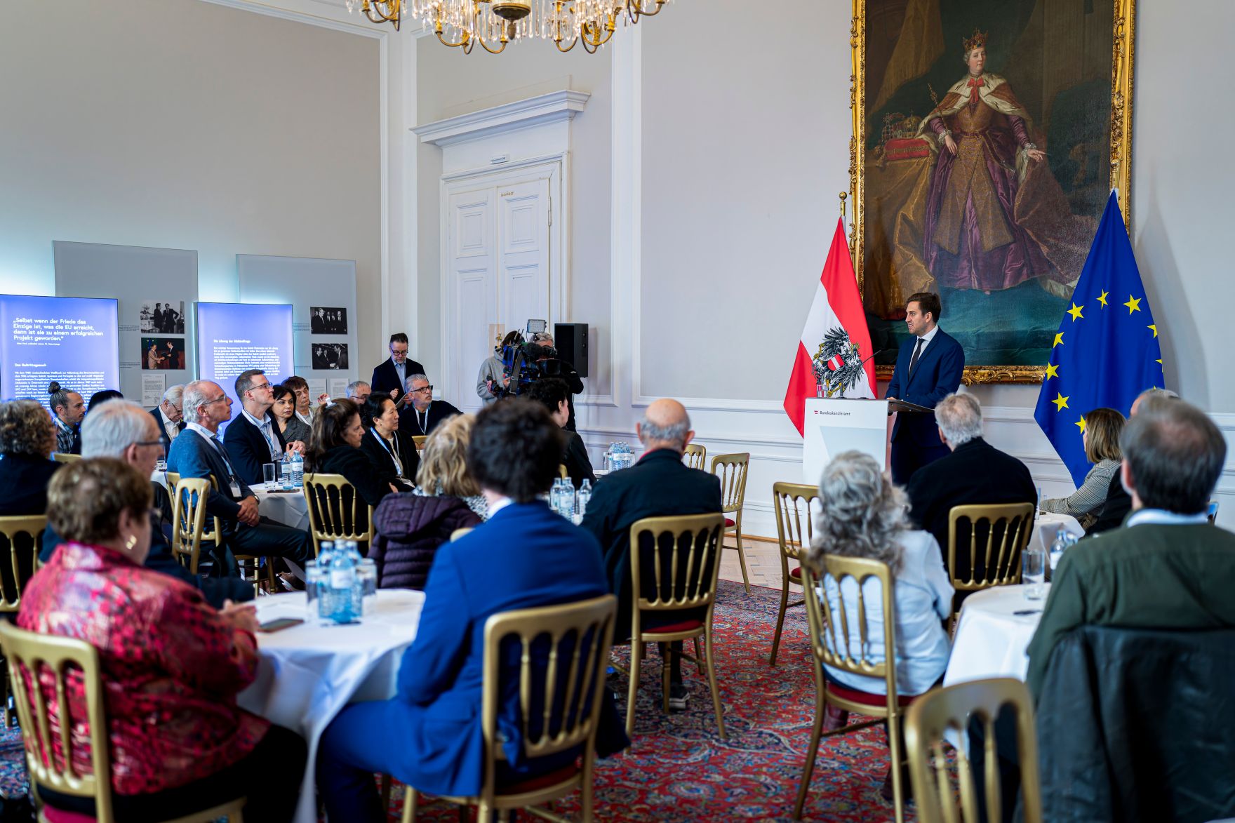 Am 21. Oktober 2025 lud Staatssekret&auml;r Alexander Pr&ouml;ll Auslands&ouml;sterreicherinnen und Auslands&ouml;sterreicher des Jewish Welcome Service ins Bundeskanzleramt.