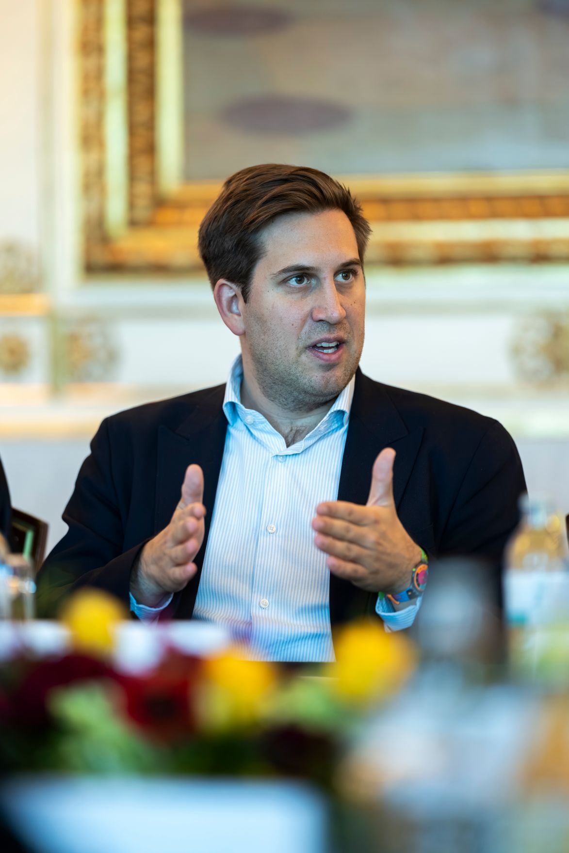 Am 24. Oktober 2025 lud Staatssekret&auml;r Alexander Pr&ouml;ll (im Bild) zu einem Roundtable zur digitalen Kompetenzoffensive ins Bundeskanzleramt ein.