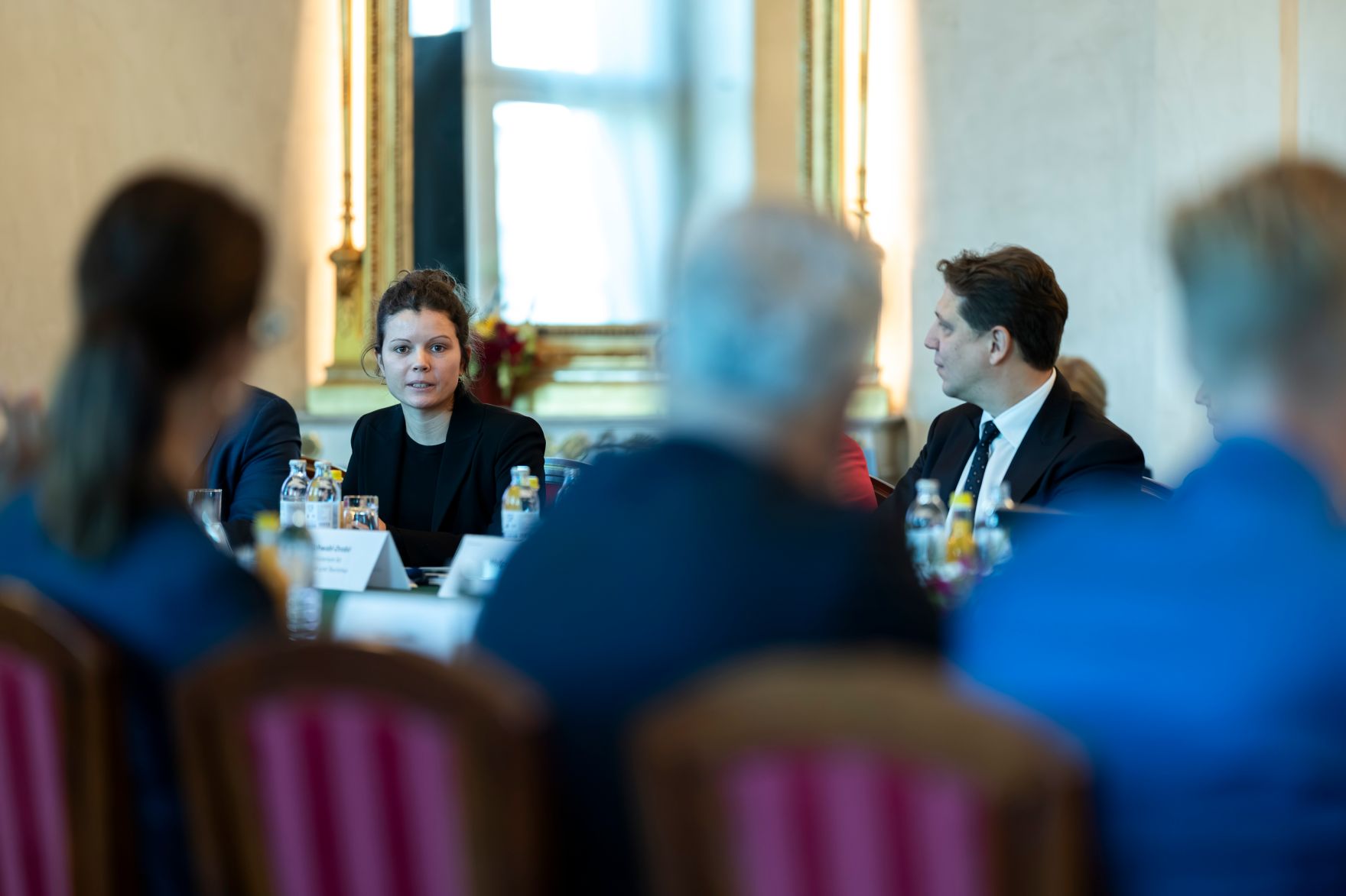 Am 24. Oktober 2025 lud Staatssekret&auml;r Alexander Pr&ouml;ll zu einem Roundtable zur digitalen Kompetenzoffensive ins Bundeskanzleramt ein.