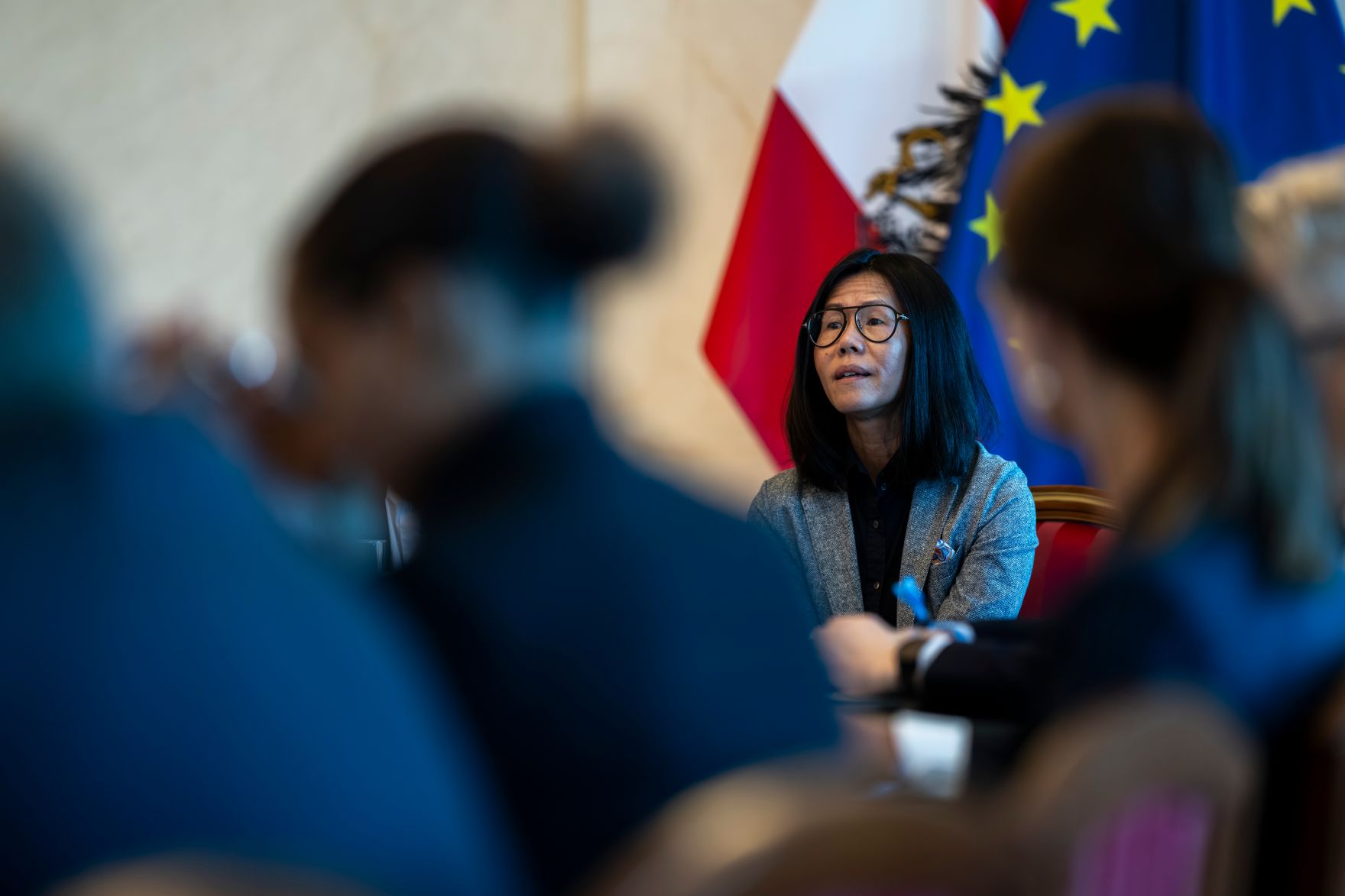 Am 24. Oktober 2025 lud Staatssekret&auml;r Alexander Pr&ouml;ll zu einem Roundtable zur digitalen Kompetenzoffensive ins Bundeskanzleramt ein.