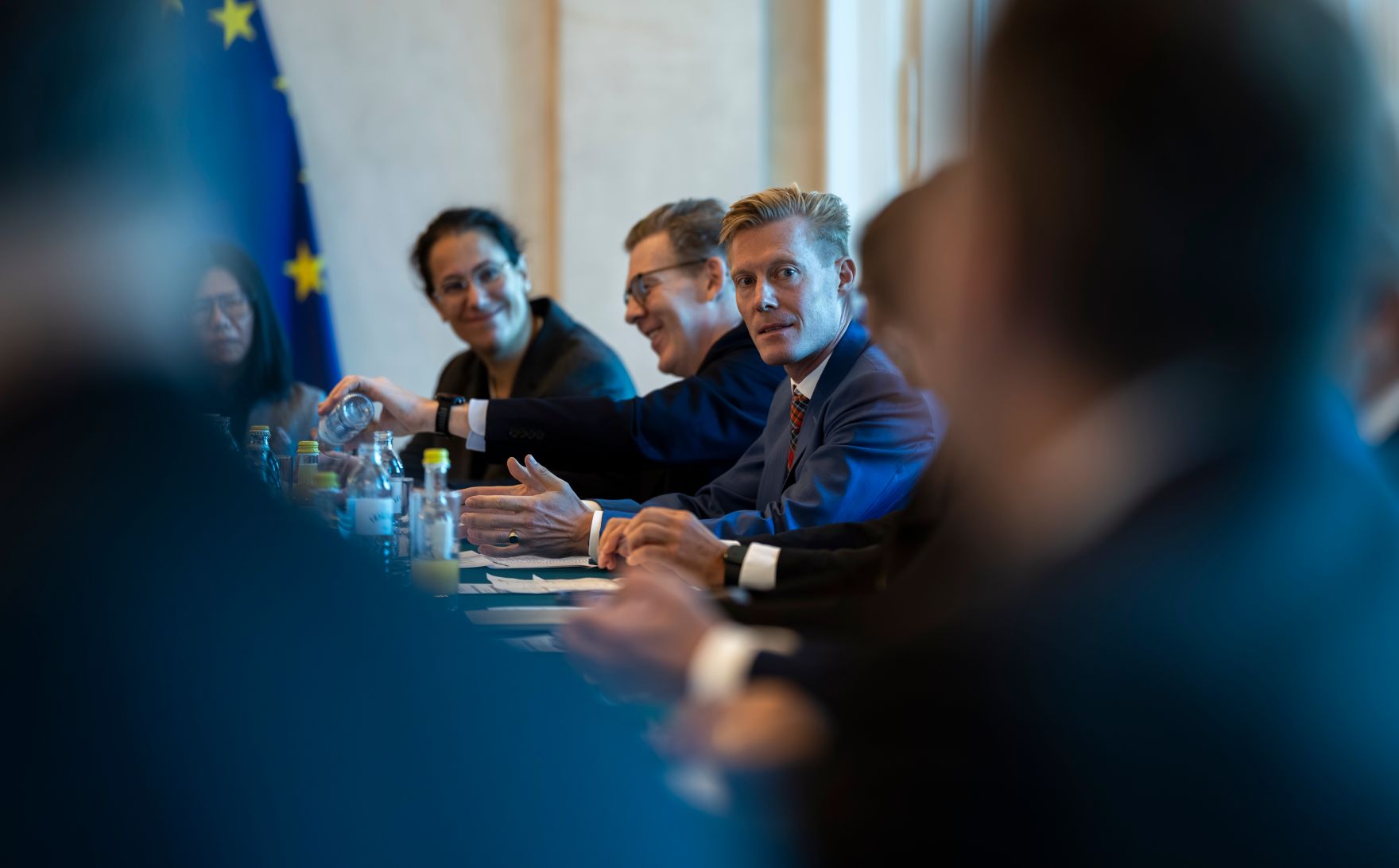 Am 24. Oktober 2025 lud Staatssekret&auml;r Alexander Pr&ouml;ll zu einem Roundtable zur digitalen Kompetenzoffensive ins Bundeskanzleramt ein.