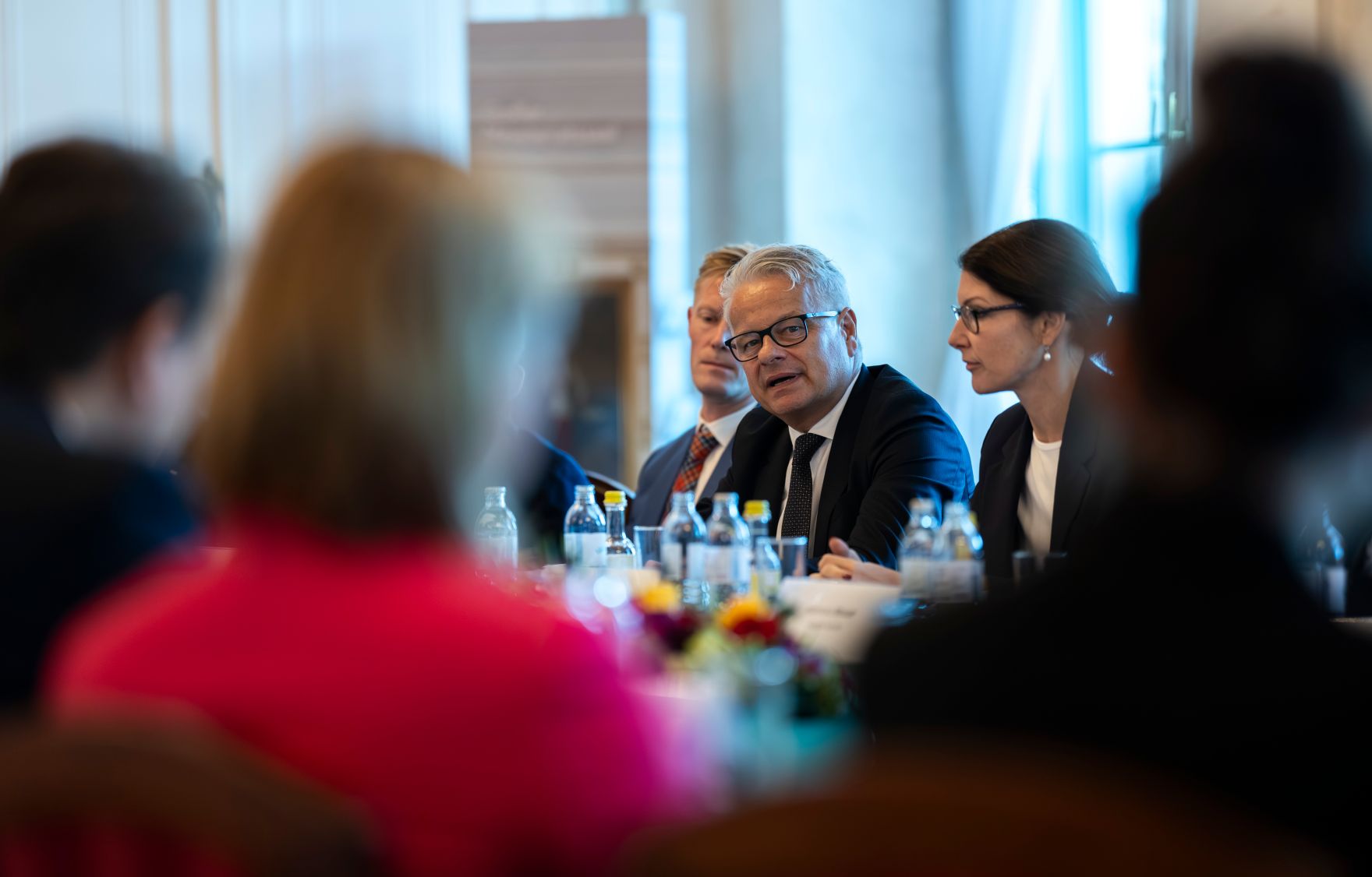 Am 24. Oktober 2025 lud Staatssekret&auml;r Alexander Pr&ouml;ll zu einem Roundtable zur digitalen Kompetenzoffensive ins Bundeskanzleramt ein.