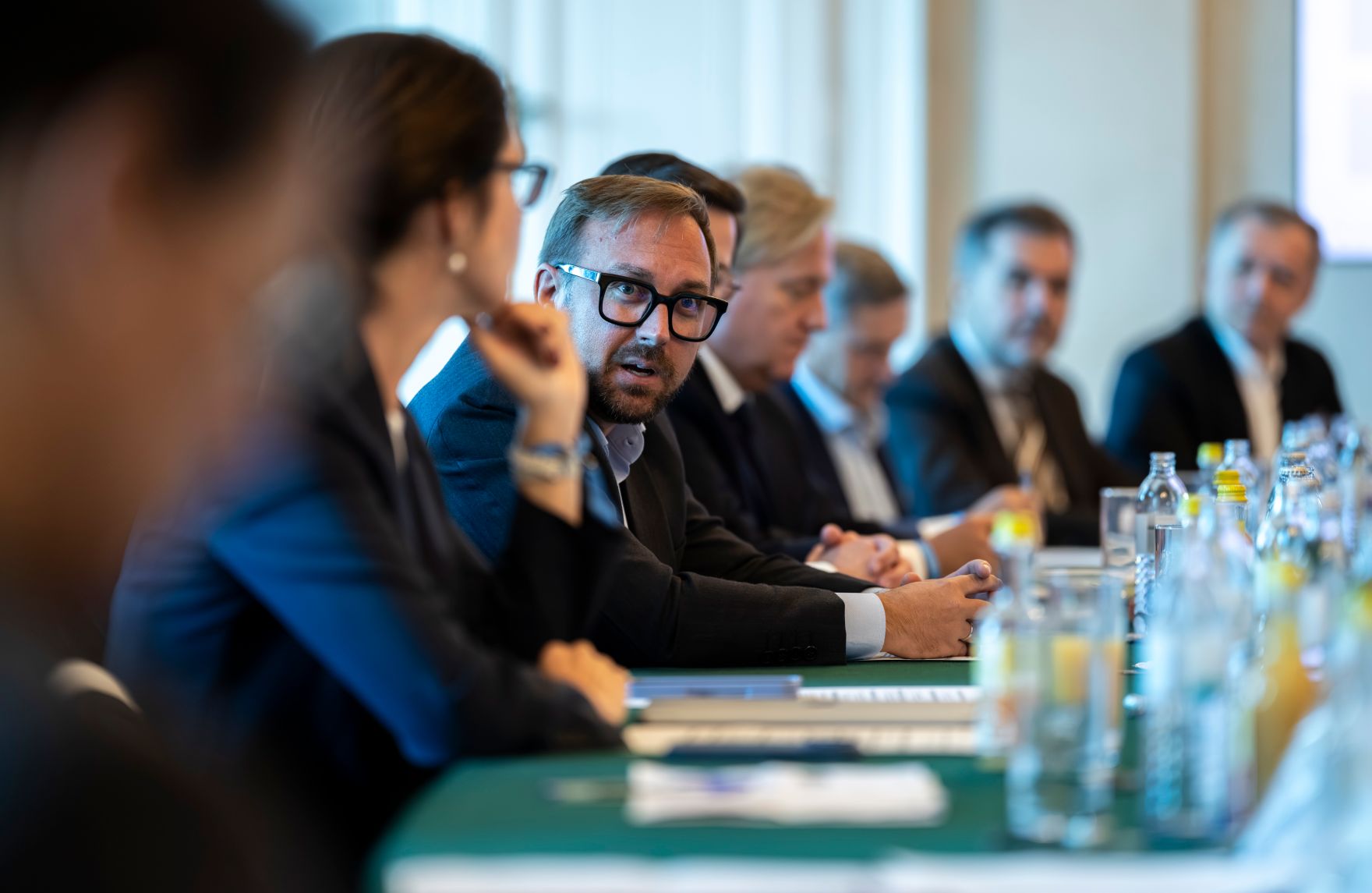 Am 24. Oktober 2025 lud Staatssekret&auml;r Alexander Pr&ouml;ll zu einem Roundtable zur digitalen Kompetenzoffensive ins Bundeskanzleramt ein.