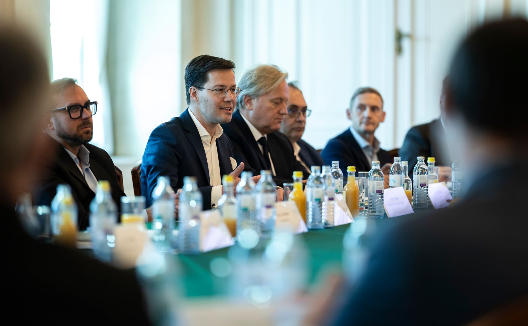 Am 24. Oktober 2025 lud Staatssekret&auml;r Alexander Pr&ouml;ll zu einem Roundtable zur digitalen Kompetenzoffensive ins Bundeskanzleramt ein.