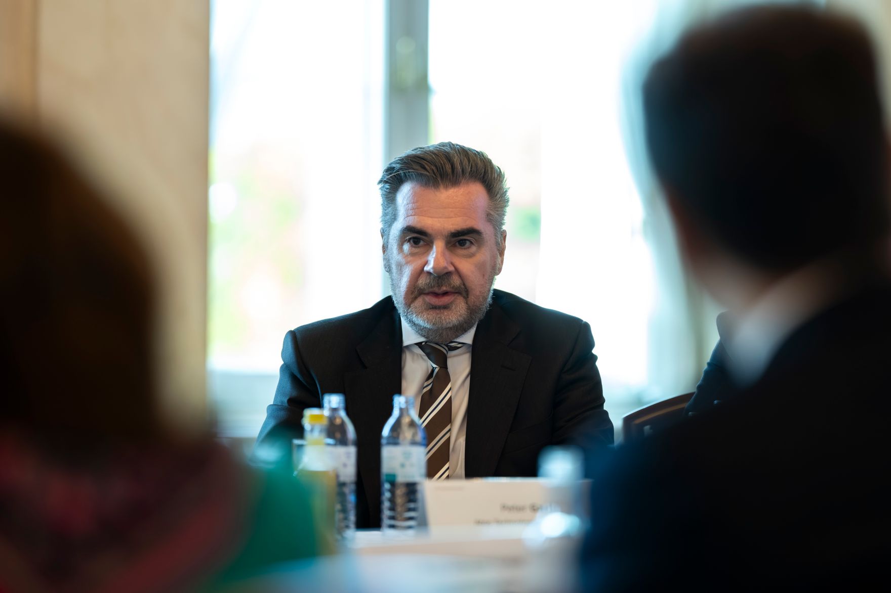 Am 24. Oktober 2025 lud Staatssekret&auml;r Alexander Pr&ouml;ll zu einem Roundtable zur digitalen Kompetenzoffensive ins Bundeskanzleramt ein.