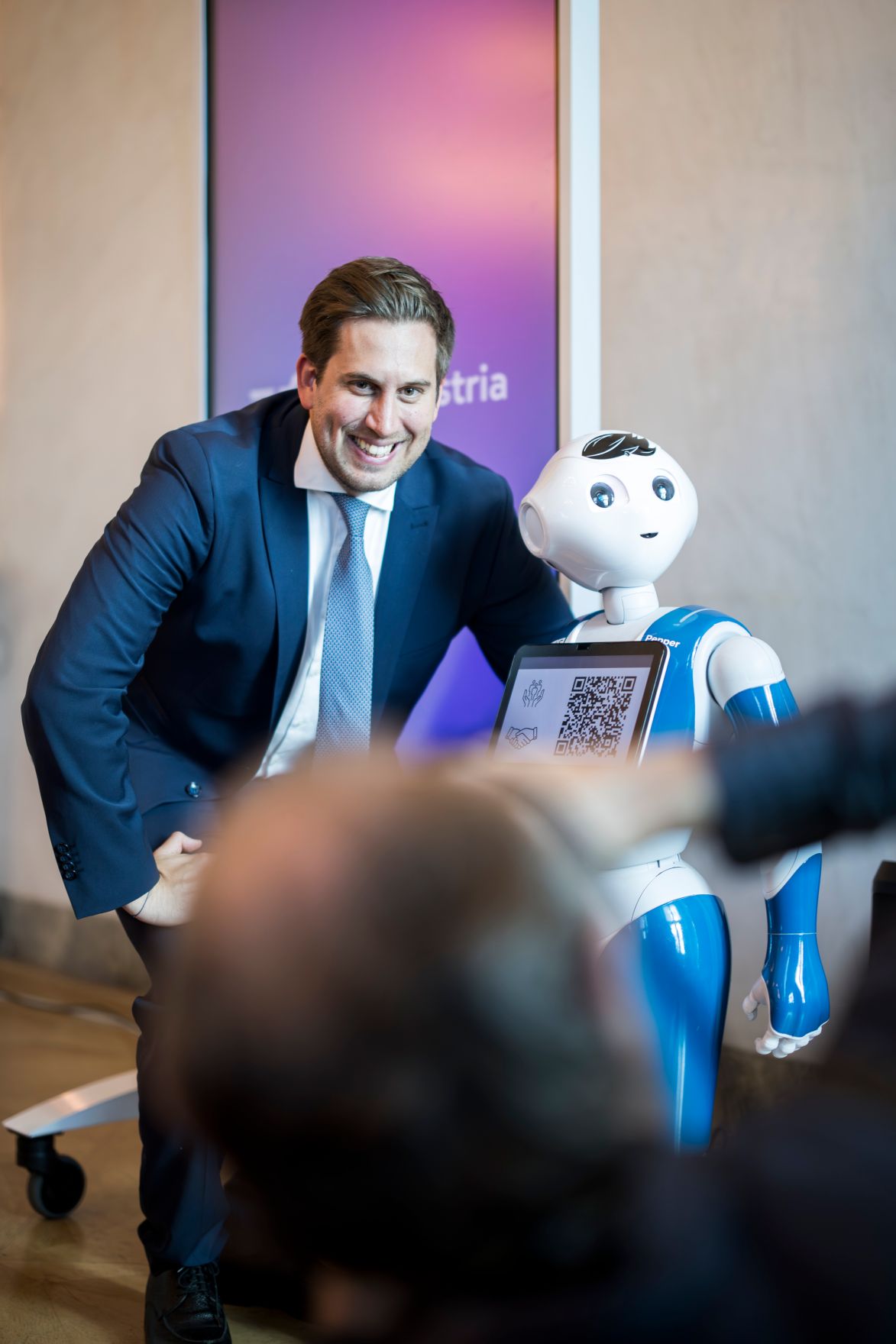 Am 26. Oktober 2025 lud Staatssekret&auml;r Alexander Pr&ouml;ll (im Bild) anl&auml;sslich des Nationalfeiertags Besucherinnen und Besucher zum Tag der offenen T&uuml;r ins Bundeskanzleramt.