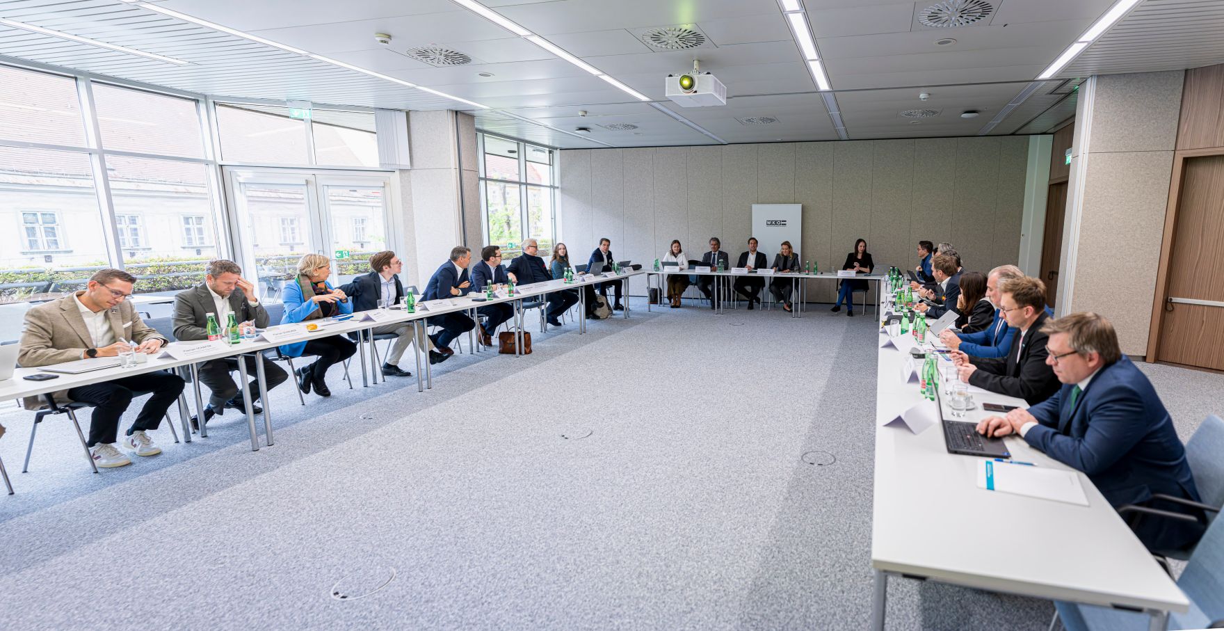 Am 30. Oktober 2025 nahm Staatssekret&auml;r Alexander Pr&ouml;ll am Roundtable der Wirtschaftskammer &Ouml;sterreich teil.