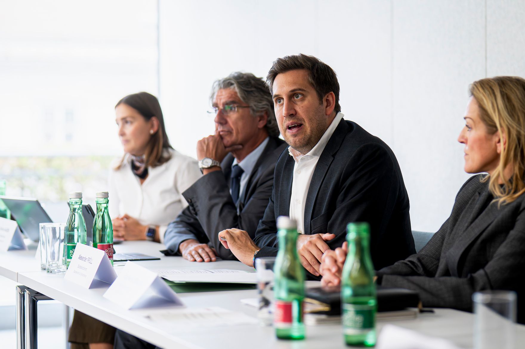 Am 30. Oktober 2025 nahm Staatssekret&auml;r Alexander Pr&ouml;ll (m.r.) am Roundtable der Wirtschaftskammer &Ouml;sterreich teil.