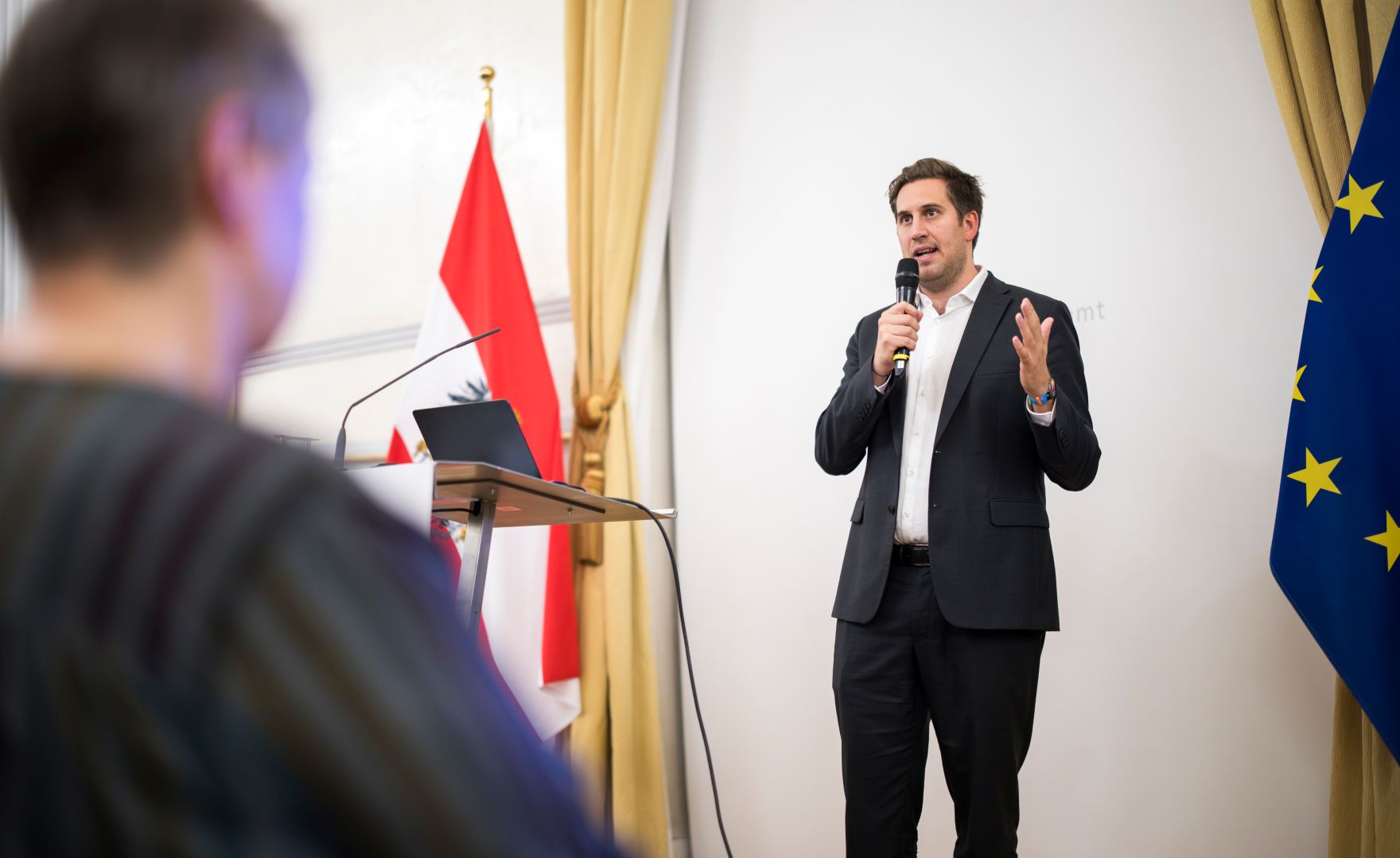 Am 30. Oktober 2025 nahm Staatssekret&auml;r Alexander Pr&ouml;ll (im Bild) am B&uuml;rgerforum &bdquo;ID Austria 2.0&ldquo; teil.