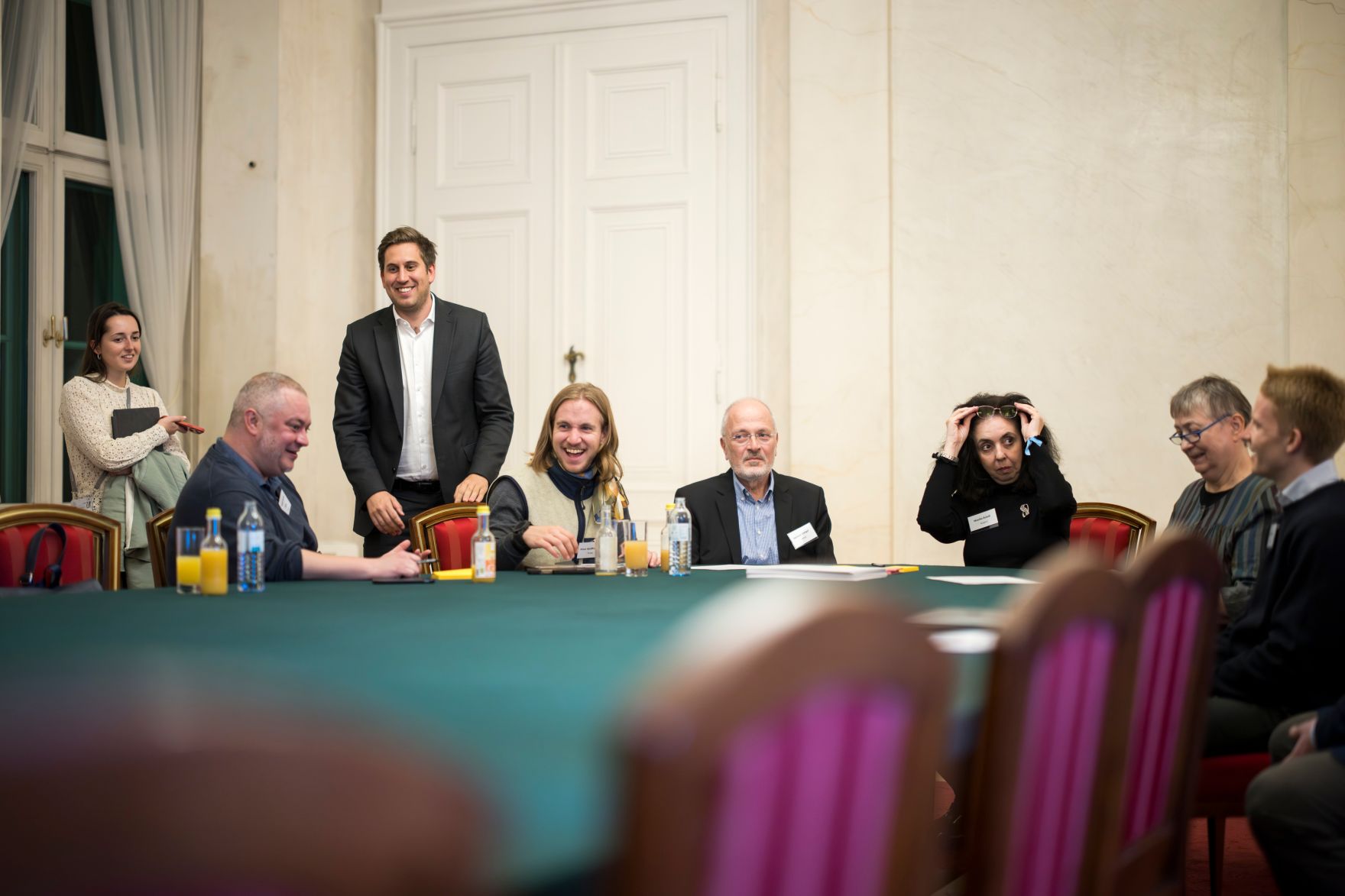 Am 30. Oktober 2025 nahm Staatssekret&auml;r Alexander Pr&ouml;ll (3.v.l.) am B&uuml;rgerforum &bdquo;ID Austria 2.0&ldquo; teil.