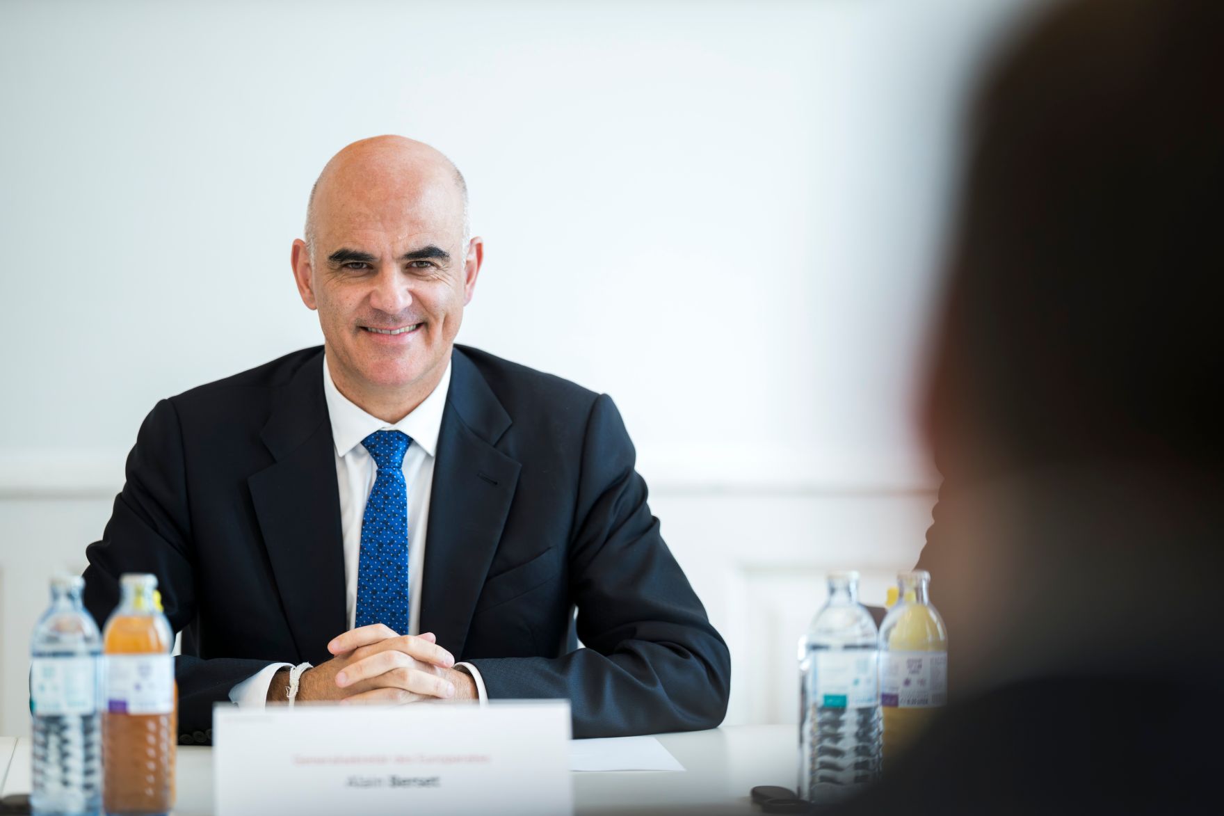 Am 30. Oktober 2025 empfing Staatssekret&auml;r Alexander Pr&ouml;ll (r.) den Generalsekret&auml;r des Europarates Alain Berset (l.) zu einem Arbeitsgespr&auml;ch.