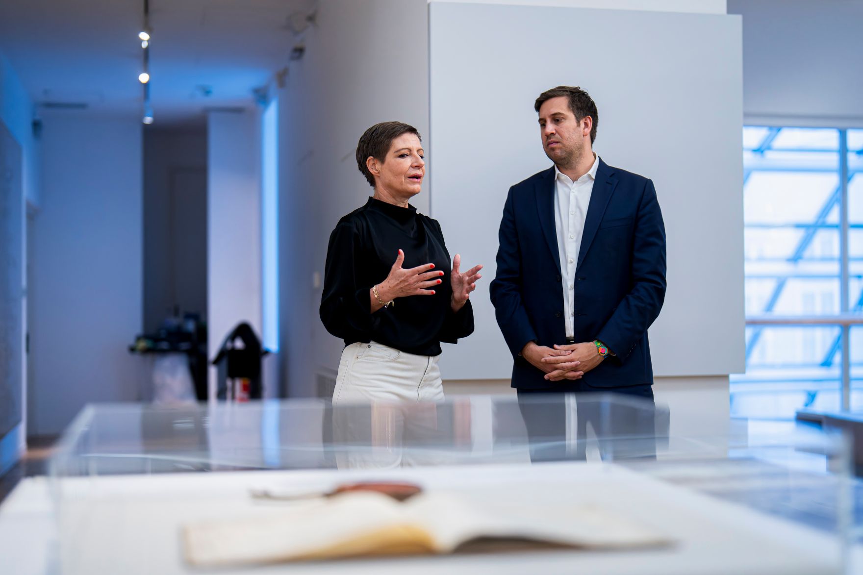 Am 31. Oktober 2025 besuchte Staatssekret&auml;r Alexander Pr&ouml;ll (r.) das j&uuml;dische Museum Wien.