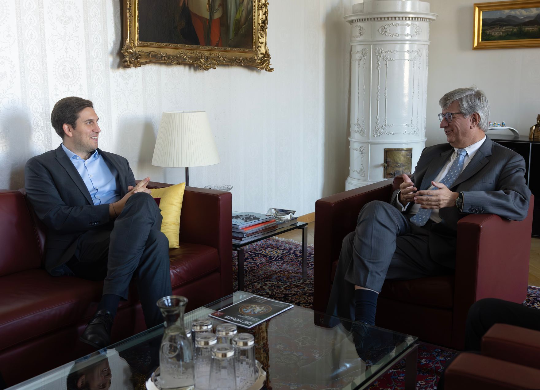 Am 4. November 2025 besuchte Staatssekret&auml;r Alexander (l.) Pr&ouml;ll die M&uuml;nze &Ouml;sterreich.