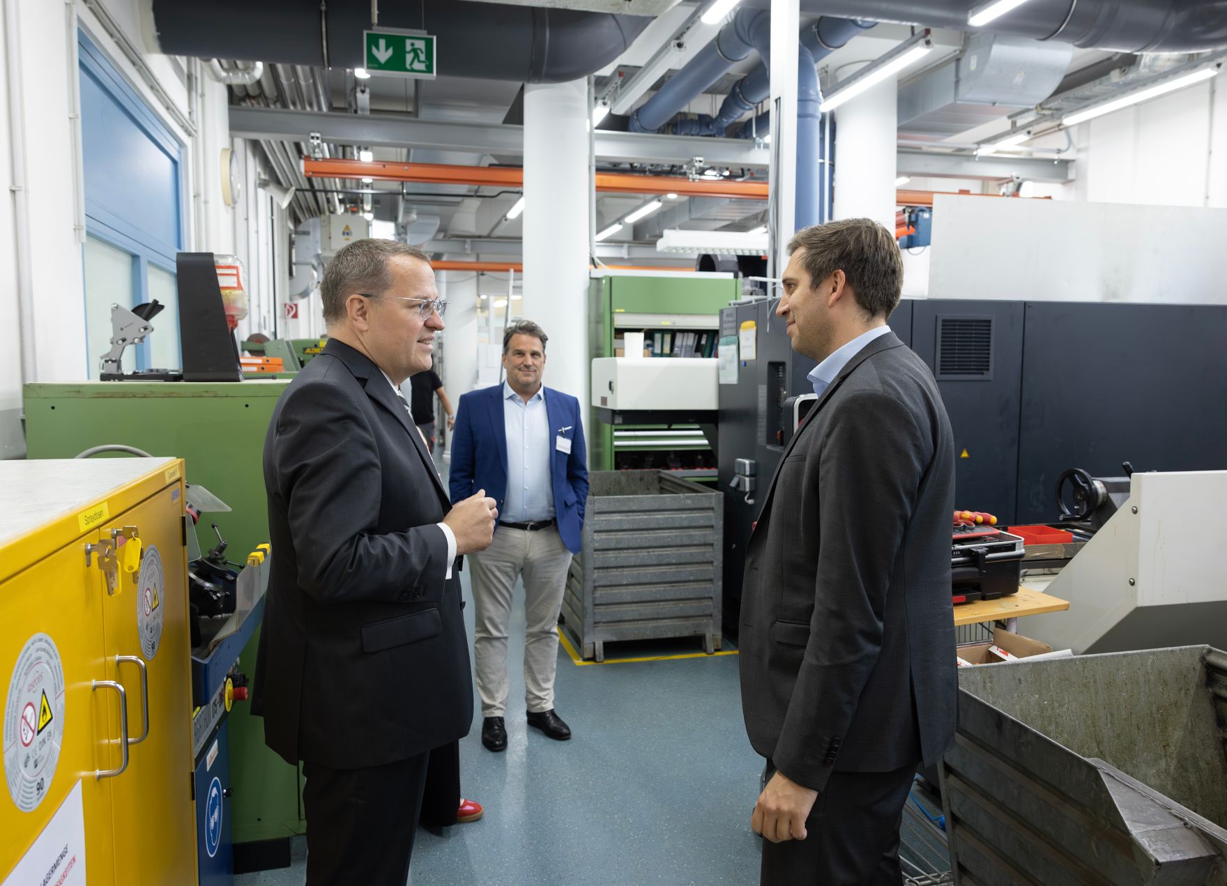 Am 4. November 2025 besuchte Staatssekret&auml;r Alexander (r.) Pr&ouml;ll die M&uuml;nze &Ouml;sterreich.