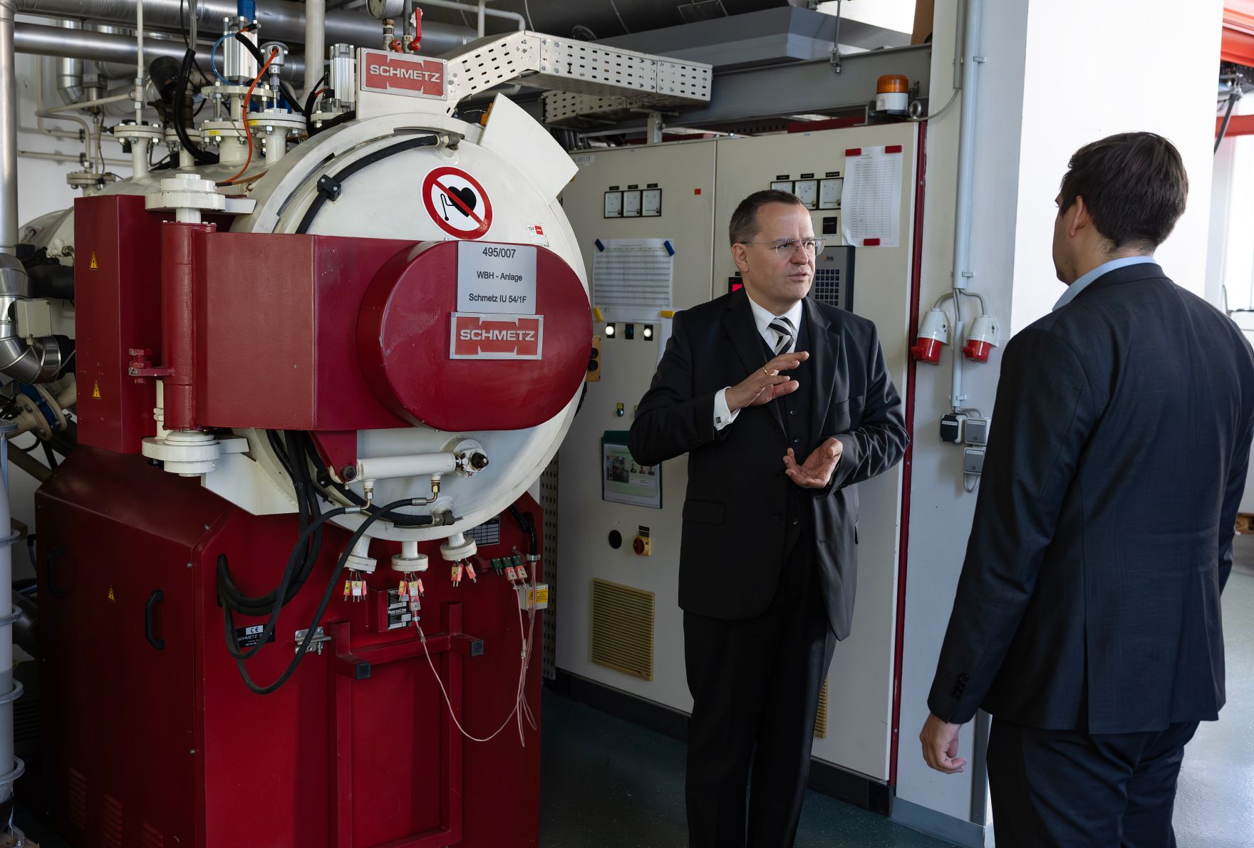 Am 4. November 2025 besuchte Staatssekret&auml;r Alexander (r.) Pr&ouml;ll die M&uuml;nze &Ouml;sterreich.