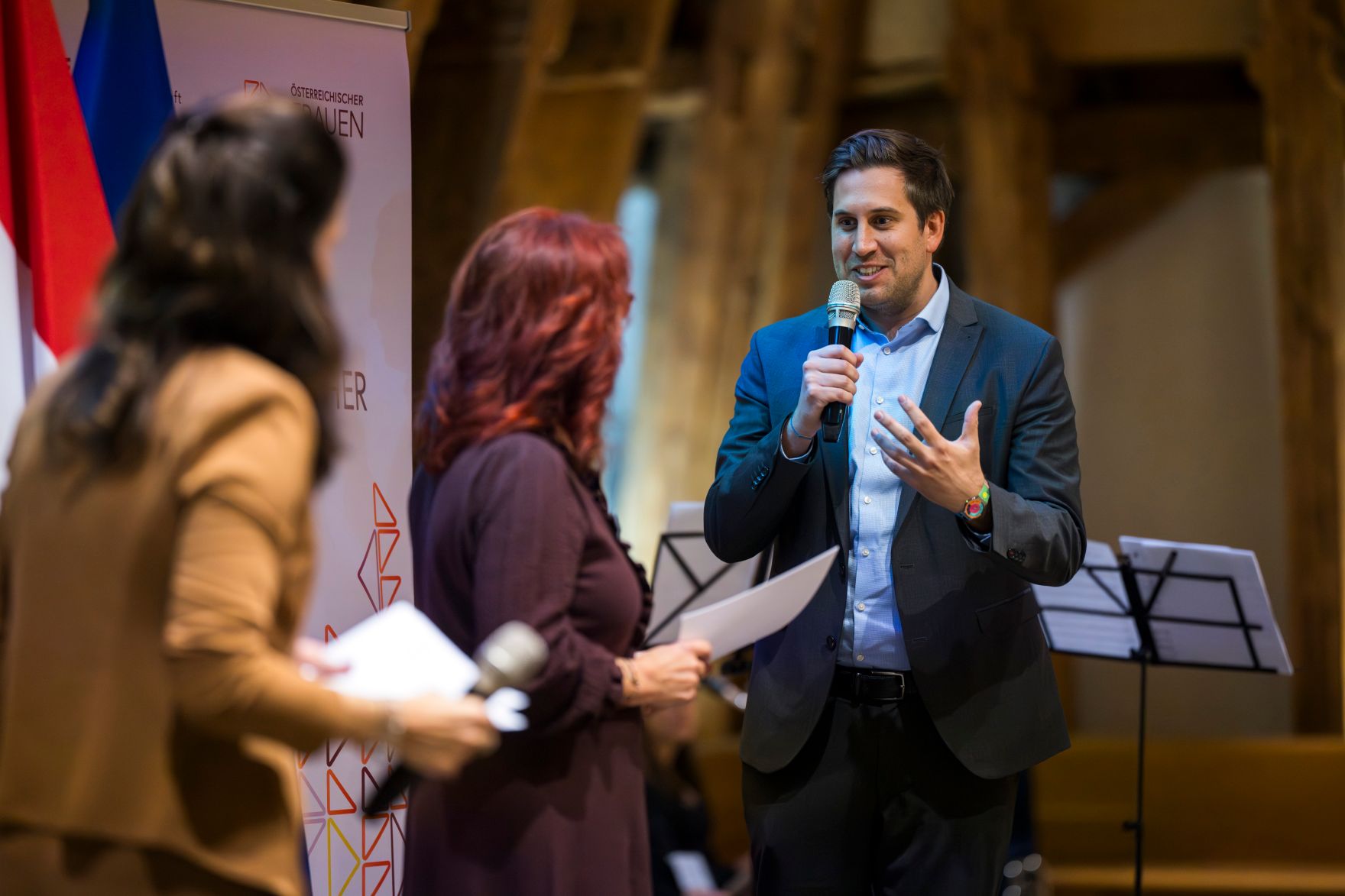 Am 4. November 2025 nahm Staatssekret&auml;r Alexander Pr&ouml;ll (r.) an der Verleihung des &Ouml;sterreichischen Frauenpreis 2025 teil. Im Bild mit Brigitte Lutz (m.) Preistr&auml;gerin f&uuml;r den Grete Rehor-Preis MINT und Digitalisierung.