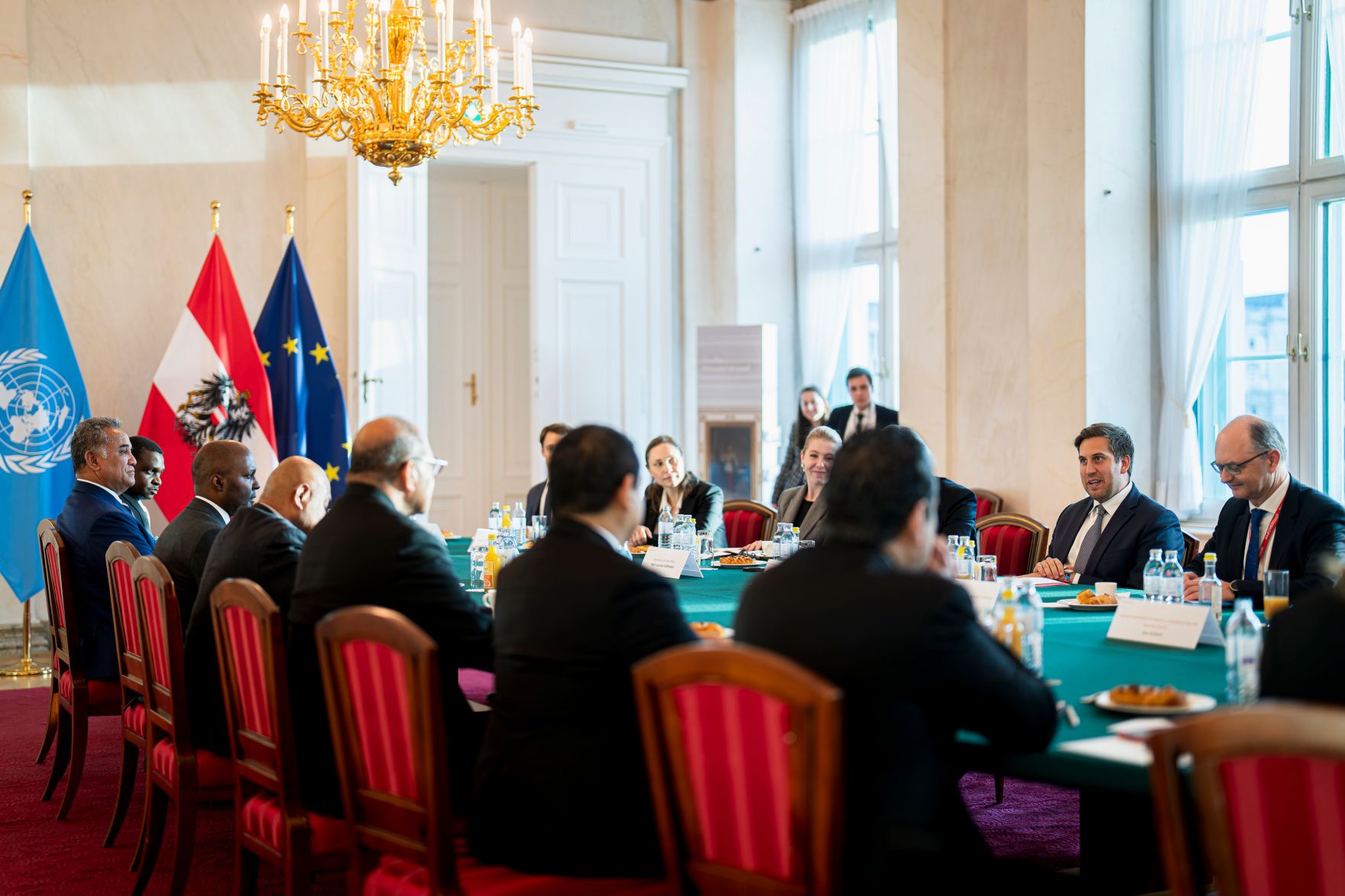 Am 5. November 2025 empfing Staatssekret&auml;r Alexander Pr&ouml;ll (2.v.r.) UNO-Botschafter zu einem Arbeitsgespr&auml;ch im Bundeskanzleramt.