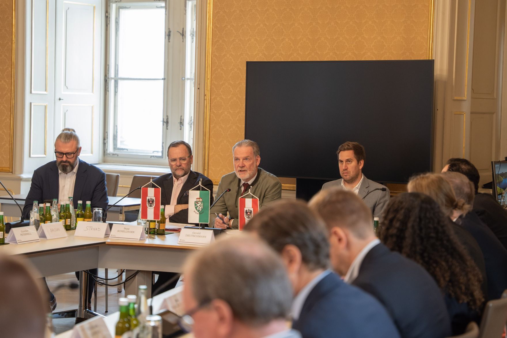 Am 7. November 2025 nahm Staatssekret&auml;r Alexander Pr&ouml;ll (m.r.) an einem Arbeitstreffen der Reformpartnergruppe &bdquo;Verwaltungs- und Verfassungsbereinigung&ldquo; in Graz teil.