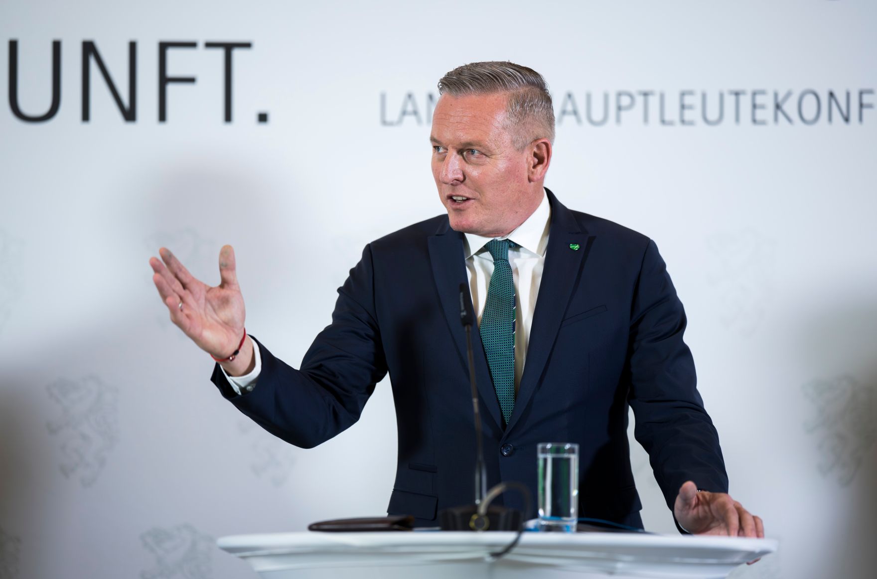 Am 14. November 2025 nahm Staatssekret&auml;r Alexander Pr&ouml;ll an der Landeshauptleutekonferenz in Leibnitz teil. Im Bild Landeshauptmann Mario Kunasek (im Bild).