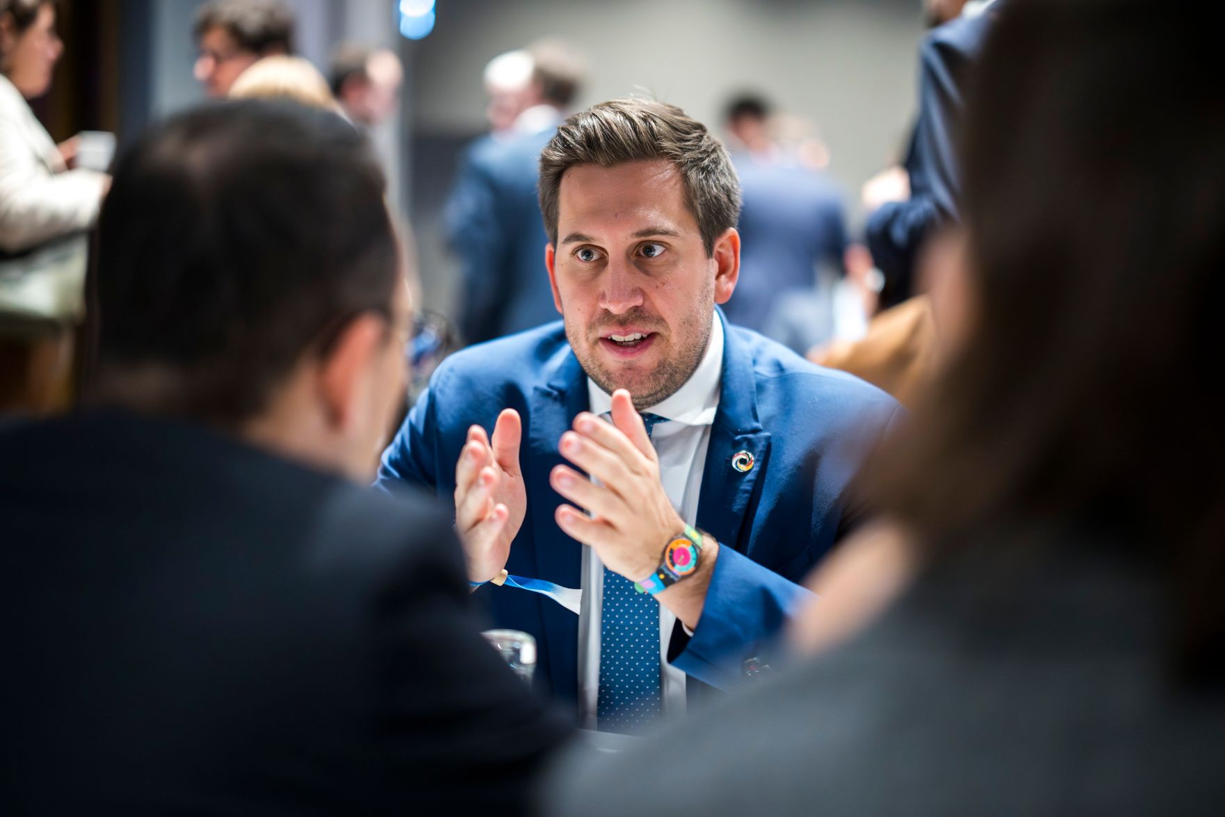 Am 17. November 2025 reiste Staatssekret&auml;r Alexander Pr&ouml;ll (m.) zu einem Arbeitsbesuch nach Berlin. Im Bild bei einem Arbeitsgespr&auml;ch mit AWS European Souvereign Cloud-CEO St&eacute;phane Isra&euml;l (l.).