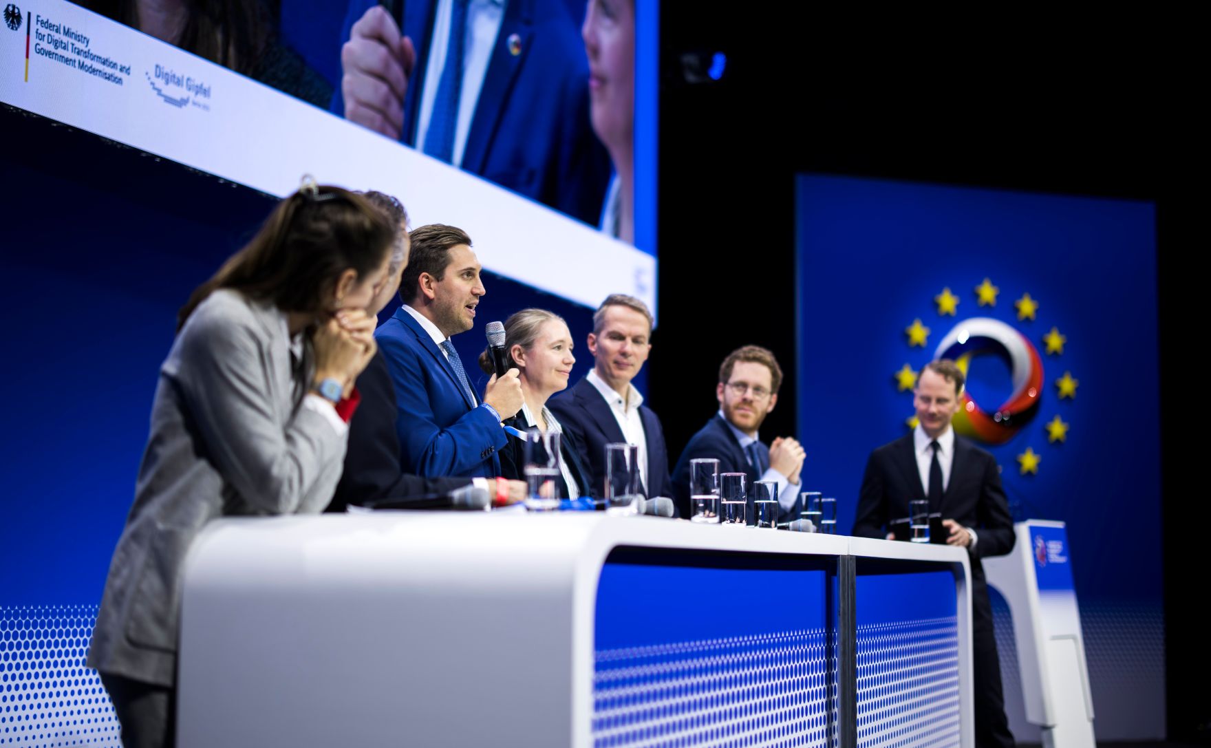 Am 17. November 2025 reiste Staatssekret&auml;r Alexander Pr&ouml;ll (2.v.l.) zu einem Arbeitsbesuch nach Berlin. Im Bild beim Gipfel zur Digitalen Souver&auml;nit&auml;t.