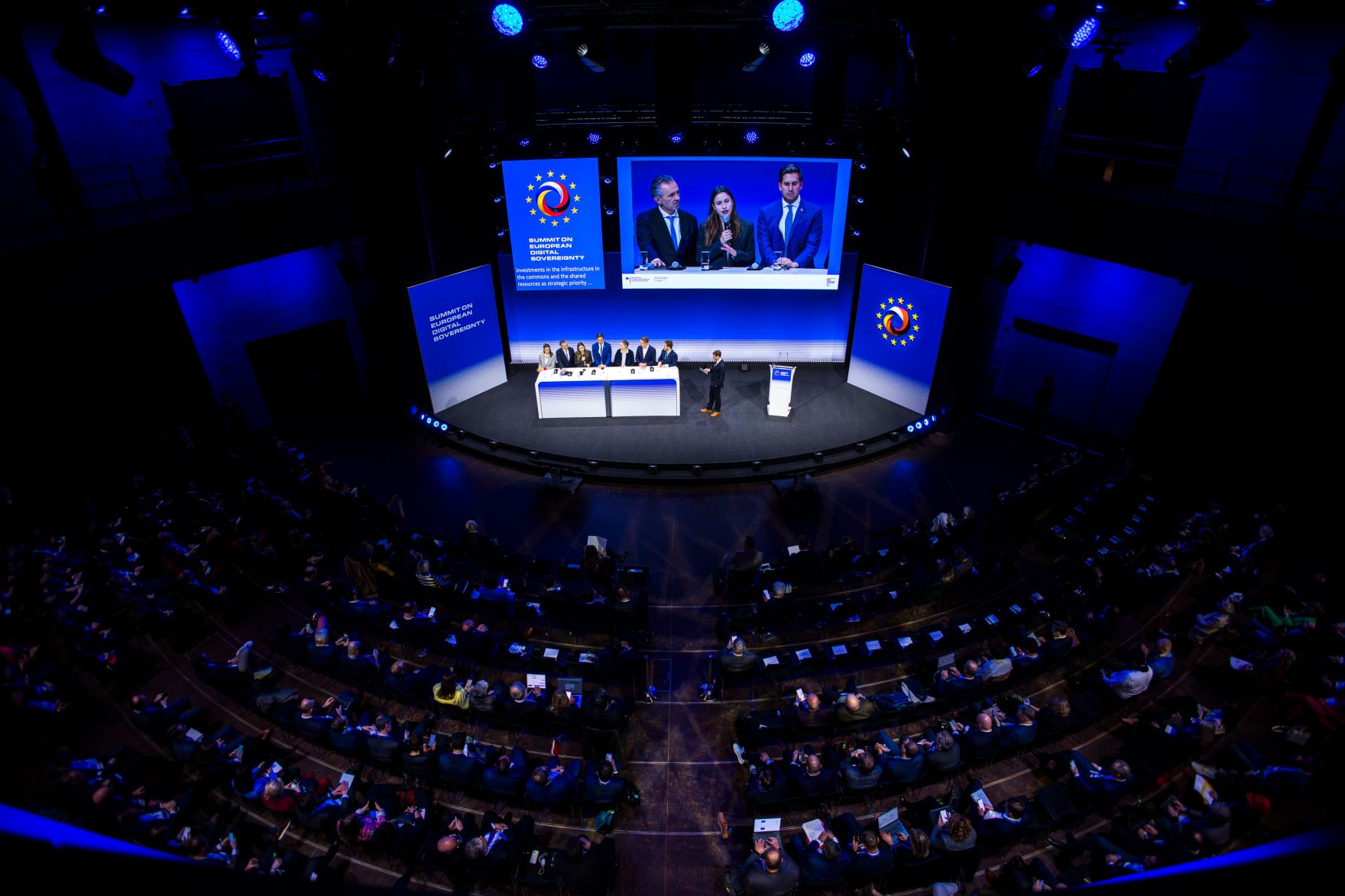 Am 17. November 2025 reiste Staatssekret&auml;r Alexander Pr&ouml;ll zu einem Arbeitsbesuch nach Berlin. Im Bild beim Gipfel zur Digitalen Souver&auml;nit&auml;t.