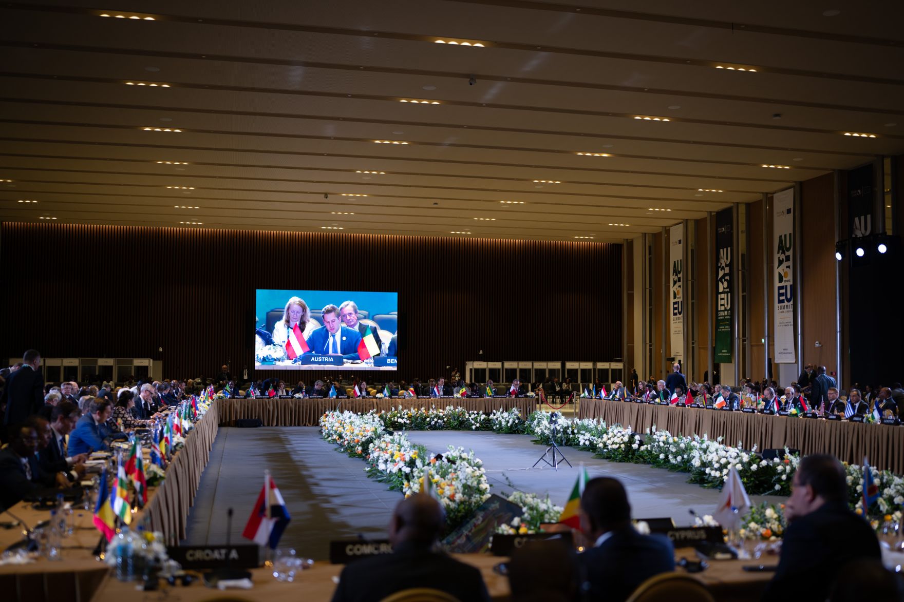 Am 24. November 2025 reiste Staatssekret&auml;r Alexander Pr&ouml;ll zu einem mehrt&auml;gigem Arbeitsbesuch nach Luanda. Im Bild beim AU-EU Businessforum 2025.