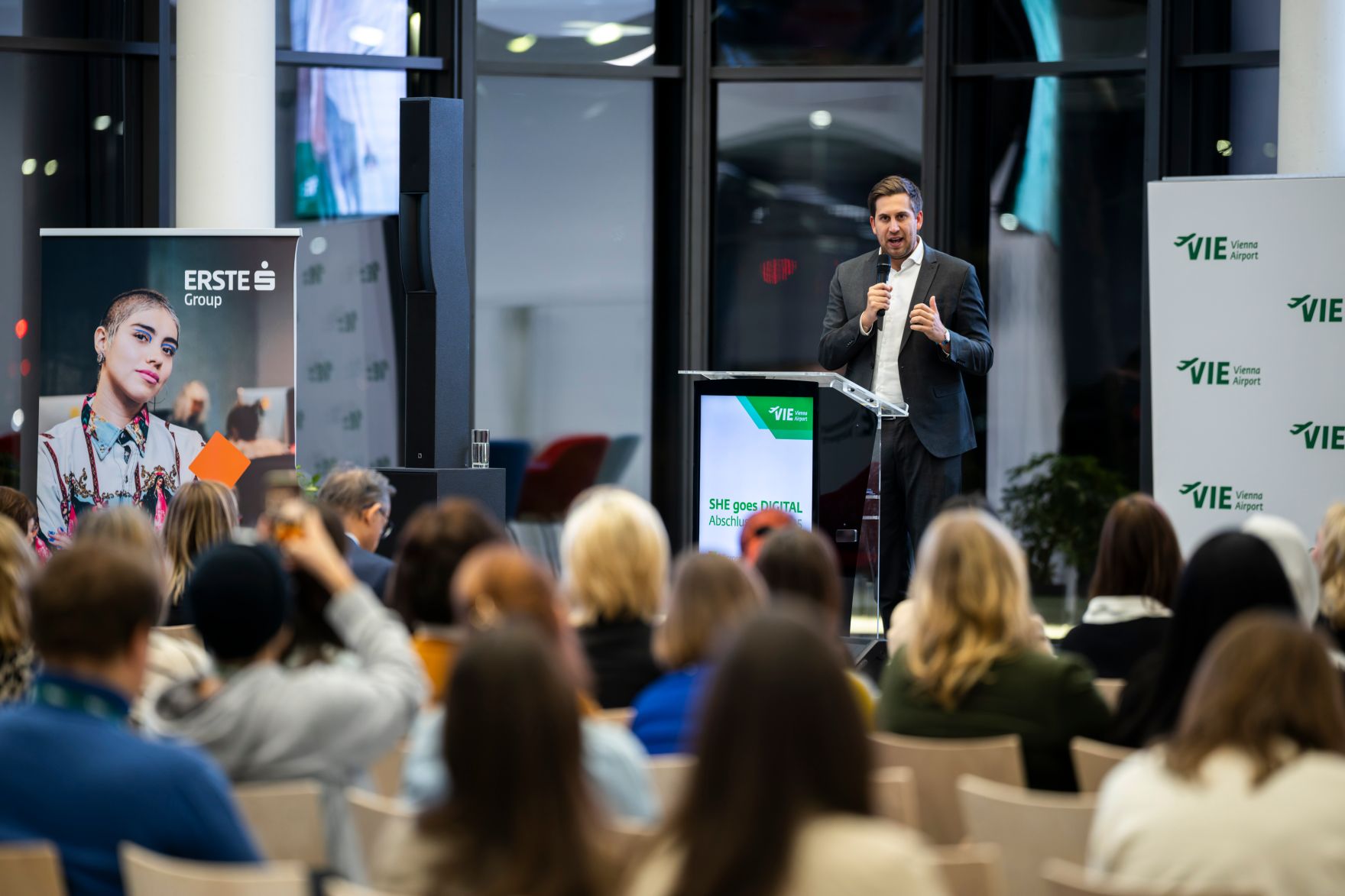 Am 27. November 2025 nahm Staatssekret&auml;r Alexander Pr&ouml;ll (im Bild) am &bdquo;She goes Digital&ldquo; Abschlussevent 2025 teil.