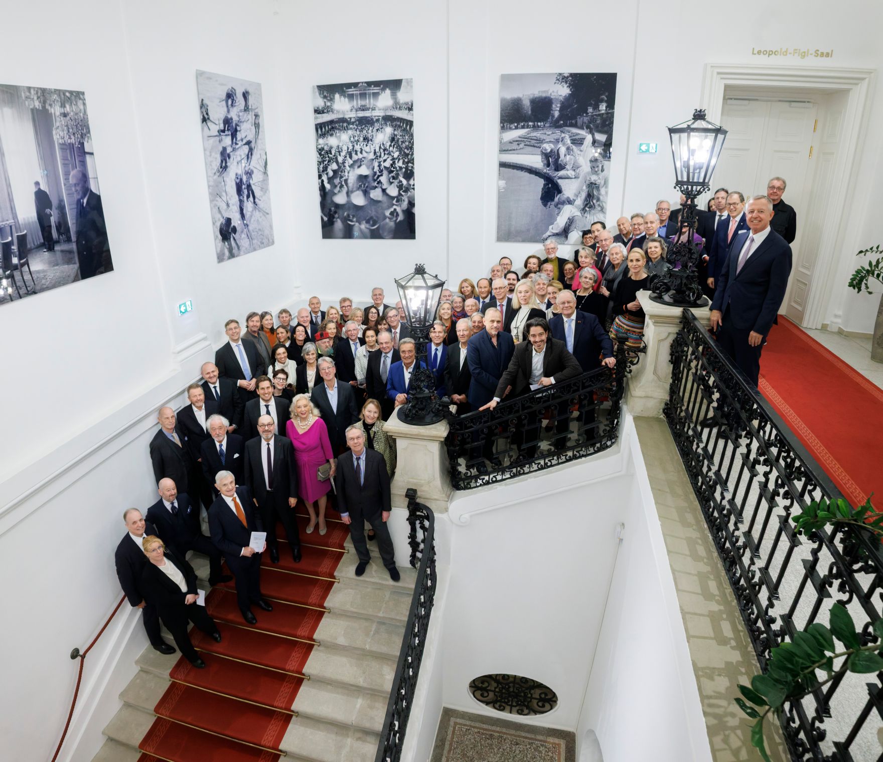 Am 1. Dezember 2025 &uuml;berreichte Alexander Pr&ouml;ll das &Ouml;sterreichische Ehrenkreuz f&uuml;r Wissenschaft und Kunst I. Klasse an Stefan Wurst im Bundeskanzleramt.