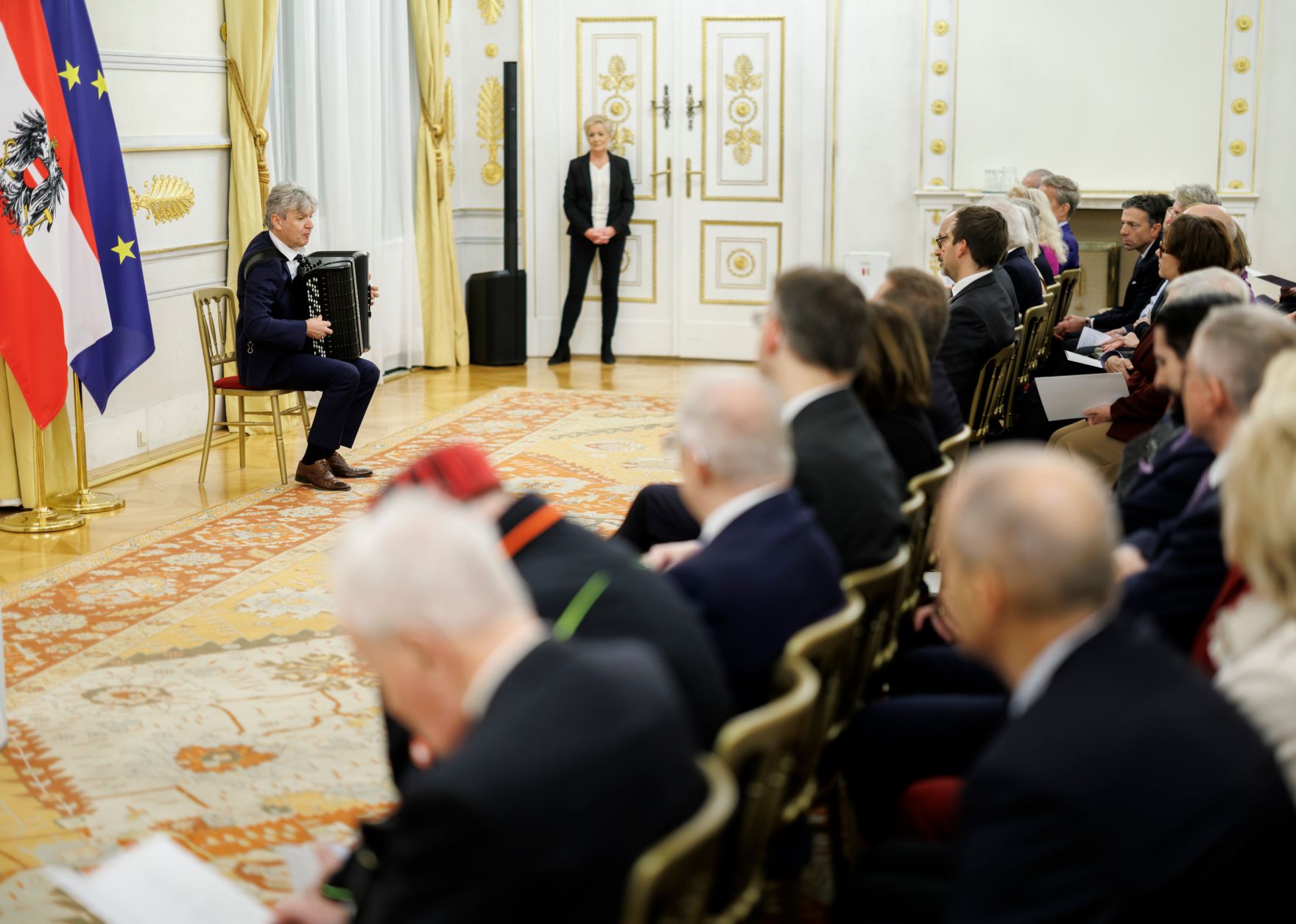 Am 1. Dezember 2025 &uuml;berreichte Alexander Pr&ouml;ll das &Ouml;sterreichische Ehrenkreuz f&uuml;r Wissenschaft und Kunst I. Klasse an Stefan Wurst im Bundeskanzleramt.