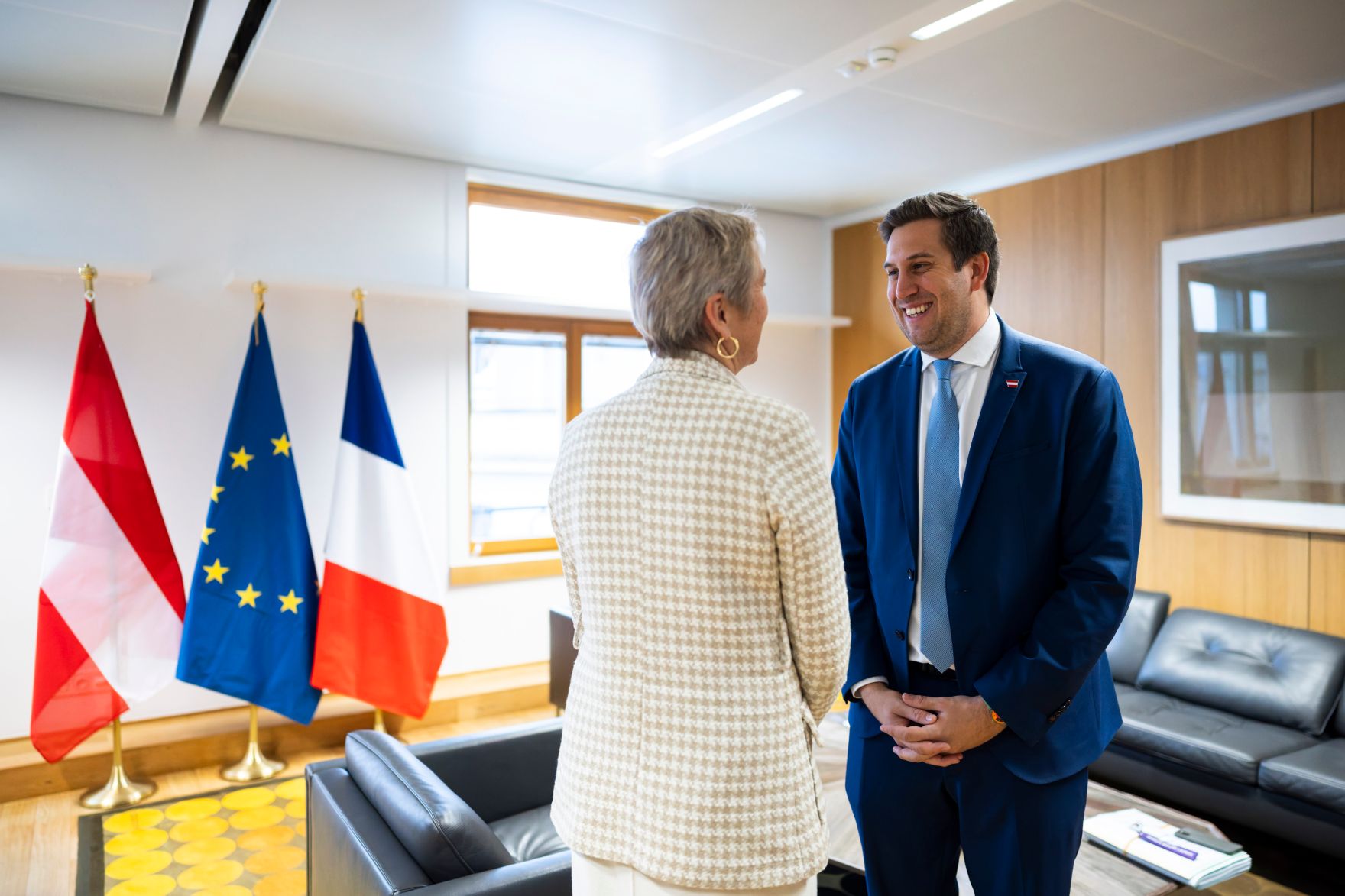 Am 5. Dezember 2025 reiste Staatssekret&auml;r Alexander Pr&ouml;ll (r.) nach Br&uuml;ssel und nahm am Rat f&uuml;r &bdquo;Verkehr, Telekommunikation und Energie&ldquo; der Europ&auml;ischen Union teil. Im Bild beim Bilateralen Gespr&auml;ch mit der Landwirtschaftsministerin von Frankreich Annie Genevard (l.).