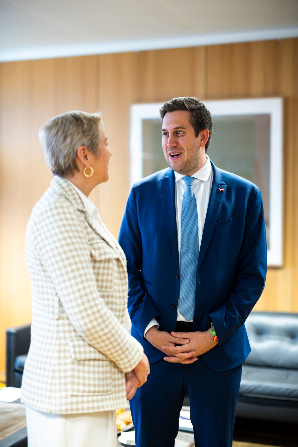 Am 5. Dezember 2025 reiste Staatssekret&auml;r Alexander Pr&ouml;ll (r.) nach Br&uuml;ssel und nahm am Rat f&uuml;r &bdquo;Verkehr, Telekommunikation und Energie&ldquo; der Europ&auml;ischen Union teil. Im Bild beim Bilateralen Gespr&auml;ch mit der Landwirtschaftsministerin von Frankreich Annie Genevard (l.).