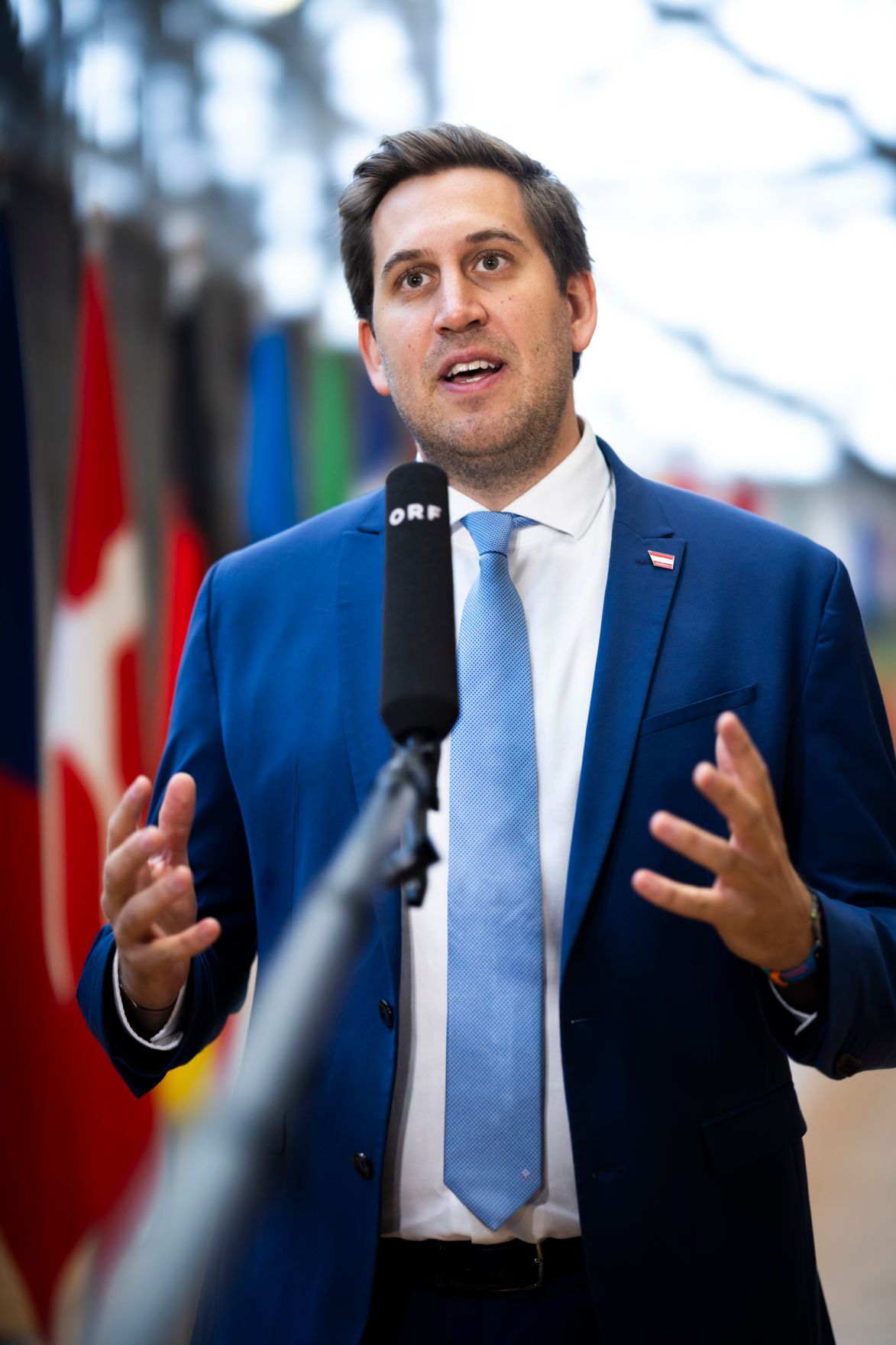 Am 5. Dezember 2025 reiste Staatssekret&auml;r Alexander Pr&ouml;ll (im Bild) nach Br&uuml;ssel und nahm am Rat f&uuml;r &bdquo;Verkehr, Telekommunikation und Energie&ldquo; der Europ&auml;ischen Union teil. Im Bild beim Doorstep.