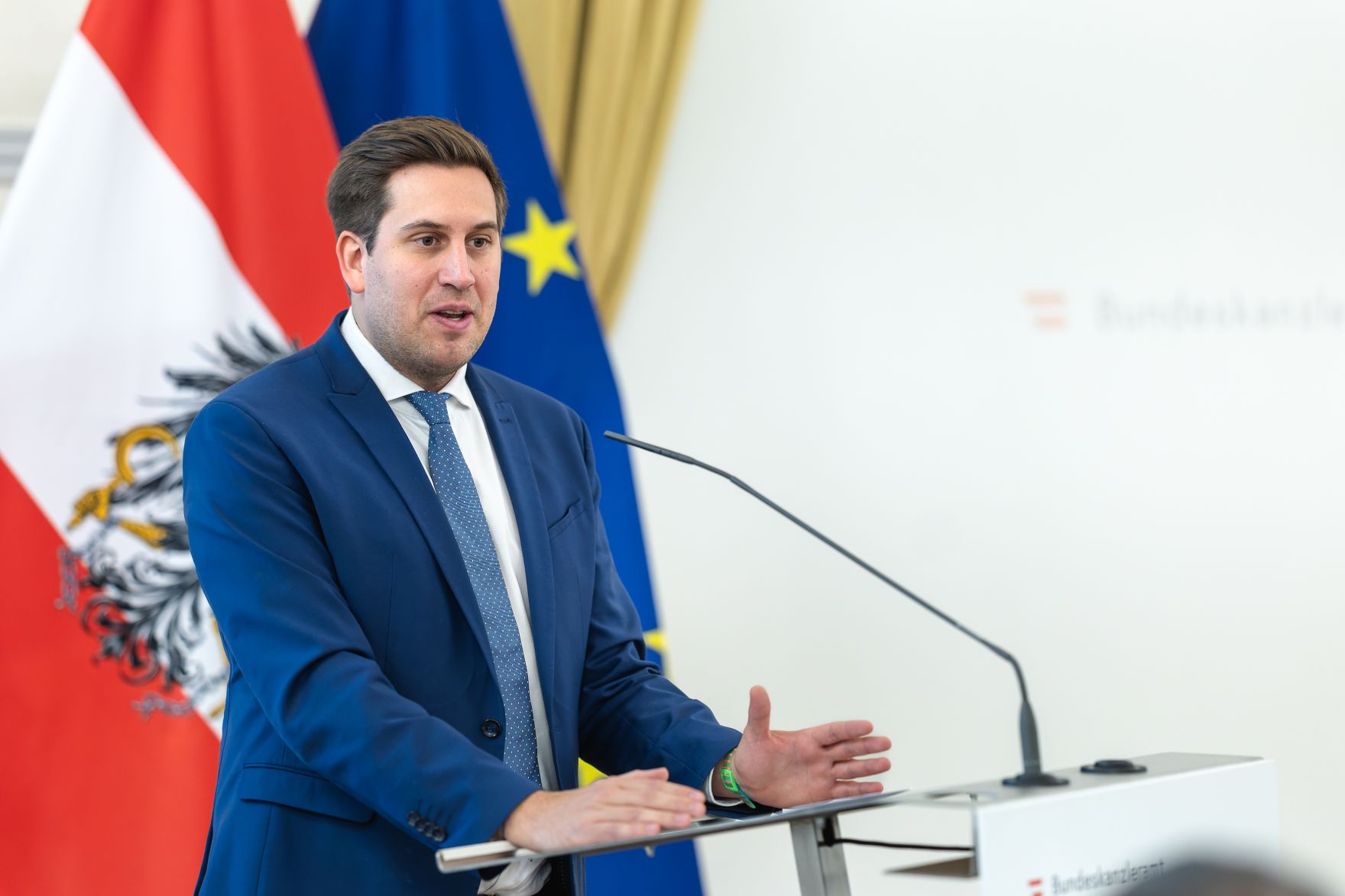 Am 18. Dezember 2025 bestellte der Bundeskanzler Vertreterinnen und Vertreter der Wirtschaft zu Mitgliedern der bei der Bundesanstalt "Statistik &Ouml;sterreich" eingerichteten Wirtschaftskurie. Im Bild Staatssekret&auml;r Alexander Pr&ouml;ll bei einer Rede.