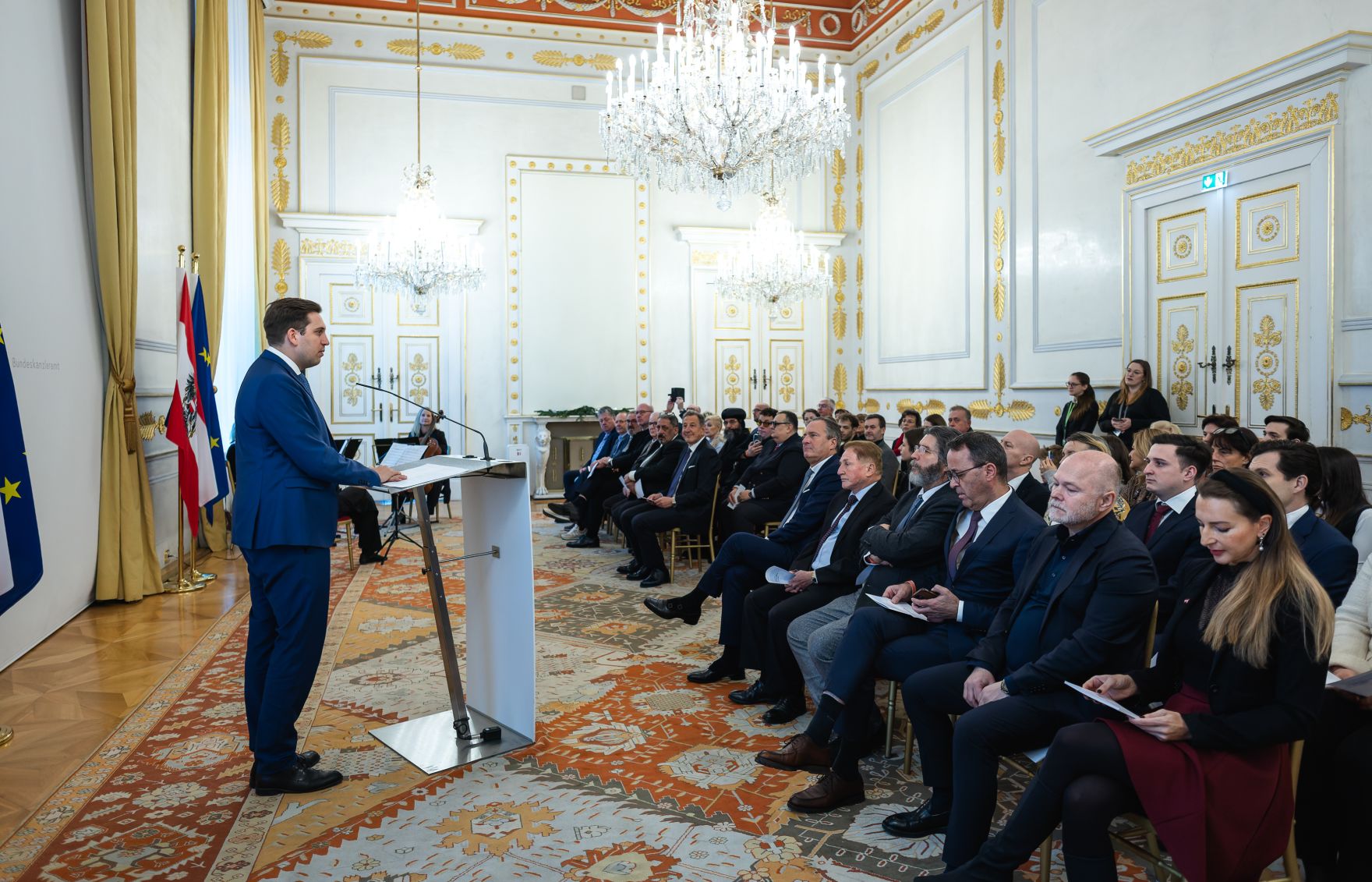 Am 18. Dezember 2025 bestellte der Bundeskanzler Vertreterinnen und Vertreter der Wirtschaft zu Mitgliedern der bei der Bundesanstalt "Statistik &Ouml;sterreich" eingerichteten Wirtschaftskurie. Im Bild Staatssekret&auml;r Alexander Pr&ouml;ll (l.) bei einer Rede.