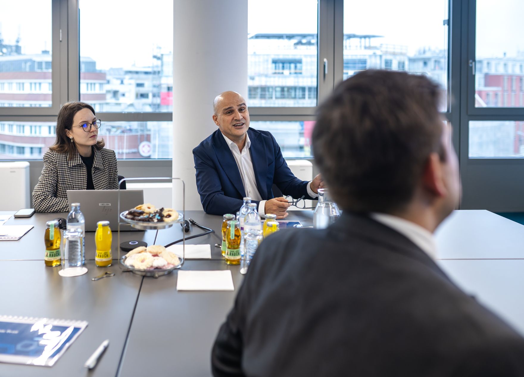 Am 19. Dezember 2025 besuchte Staatssekret&auml;r Alexander Pr&ouml;ll (r.) das Austria Wirtschaftsservice.