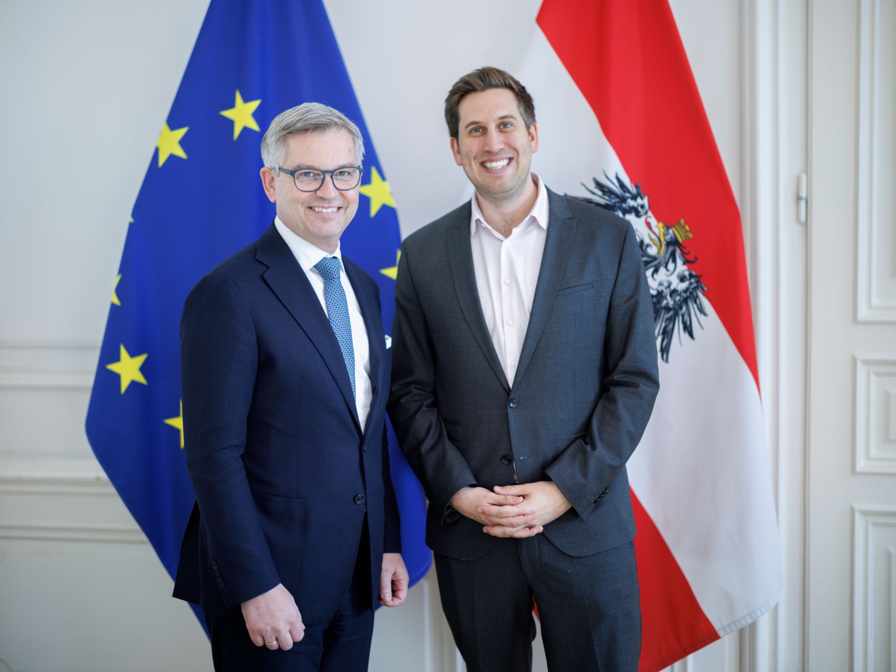 Am 17. M&auml;rz 2025 empfing Staatssekret&auml;r Alexander Pr&ouml;ll (r.) den EU-Kommissar f&uuml;r Inneres und Migration Magnus Brunner (l.) zu einem Arbeitsgespr&auml;ch im Bundeskanzleramt.