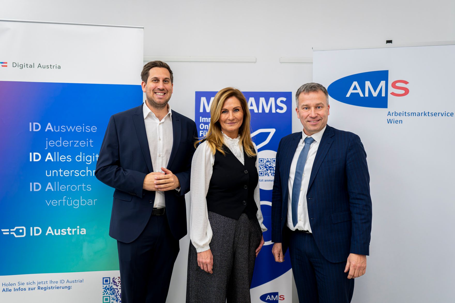 Am 15. J&auml;nner 2026 besuchte Staatssekret&auml;r Alexander Pr&ouml;ll (l.) im Rahmen der ID-Austria Servicetour die AMS Gesch&auml;ftsstelle Redergasse in Wien. Im Bild mit dem Vorstandsvorsitzenden des AMS Johannes Kopf (r.).