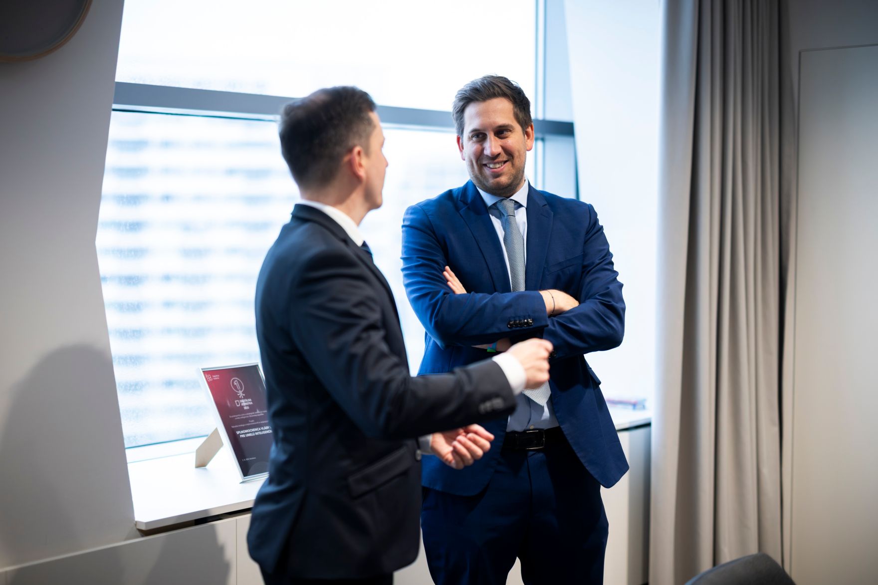 Am 29. J&auml;nner 2026 reiste Staatssekret&auml;r Alexander Pr&ouml;ll (r.) nach Bratislava. Im Bild bei einem Arbeitsgespr&auml;ch mit Staatssekret&auml;r Radoslav &Scaron;tef&aacute;nek (l.).