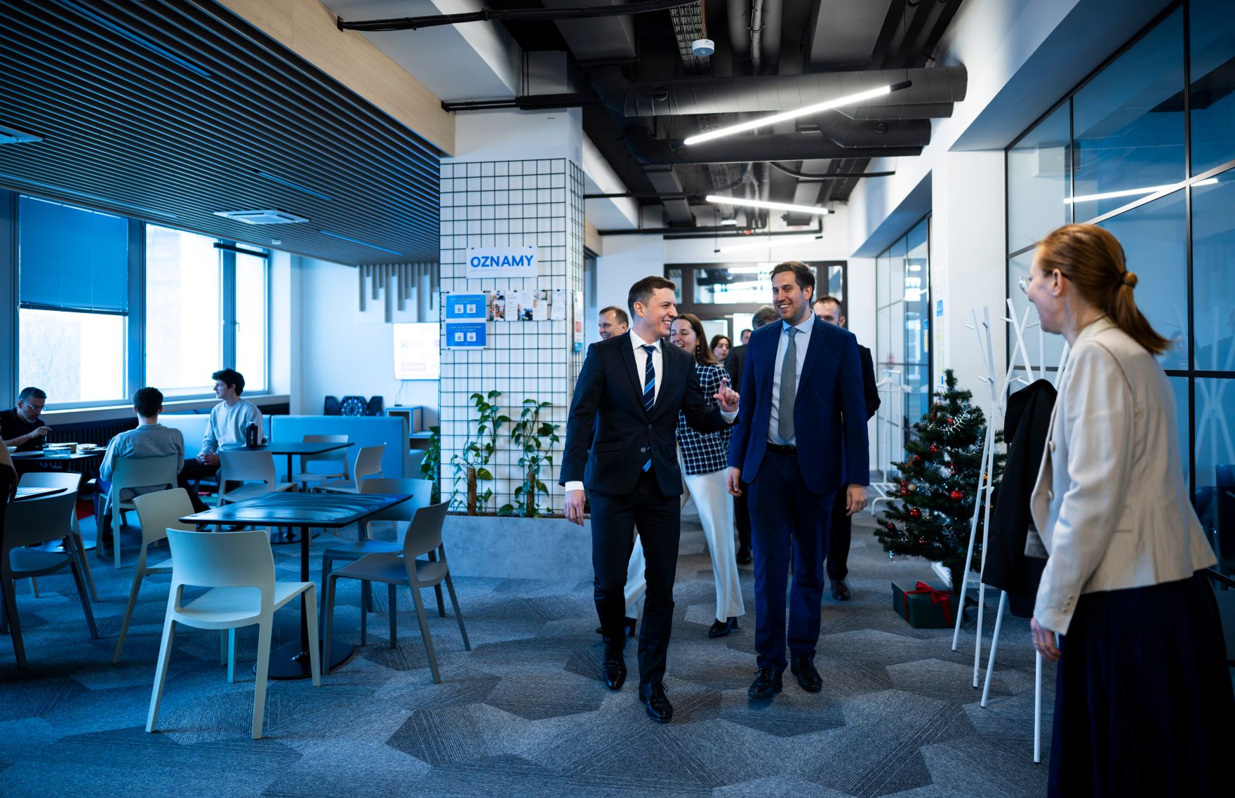 Am 29. J&auml;nner 2026 reiste Staatssekret&auml;r Alexander Pr&ouml;ll (m.r.) nach Bratislava. Im Bild beim Besuch der Slowakischen Technischen Universit&auml;t mit Staatssekret&auml;r Radoslav &Scaron;tef&aacute;nek (m.l.).