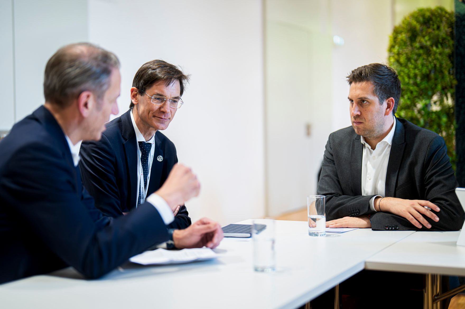 Am 11. Februar 2026 nahm Staatssekret&auml;r Alexander Pr&ouml;ll (r.) am Meet Austria Business Summit 2026 teil.