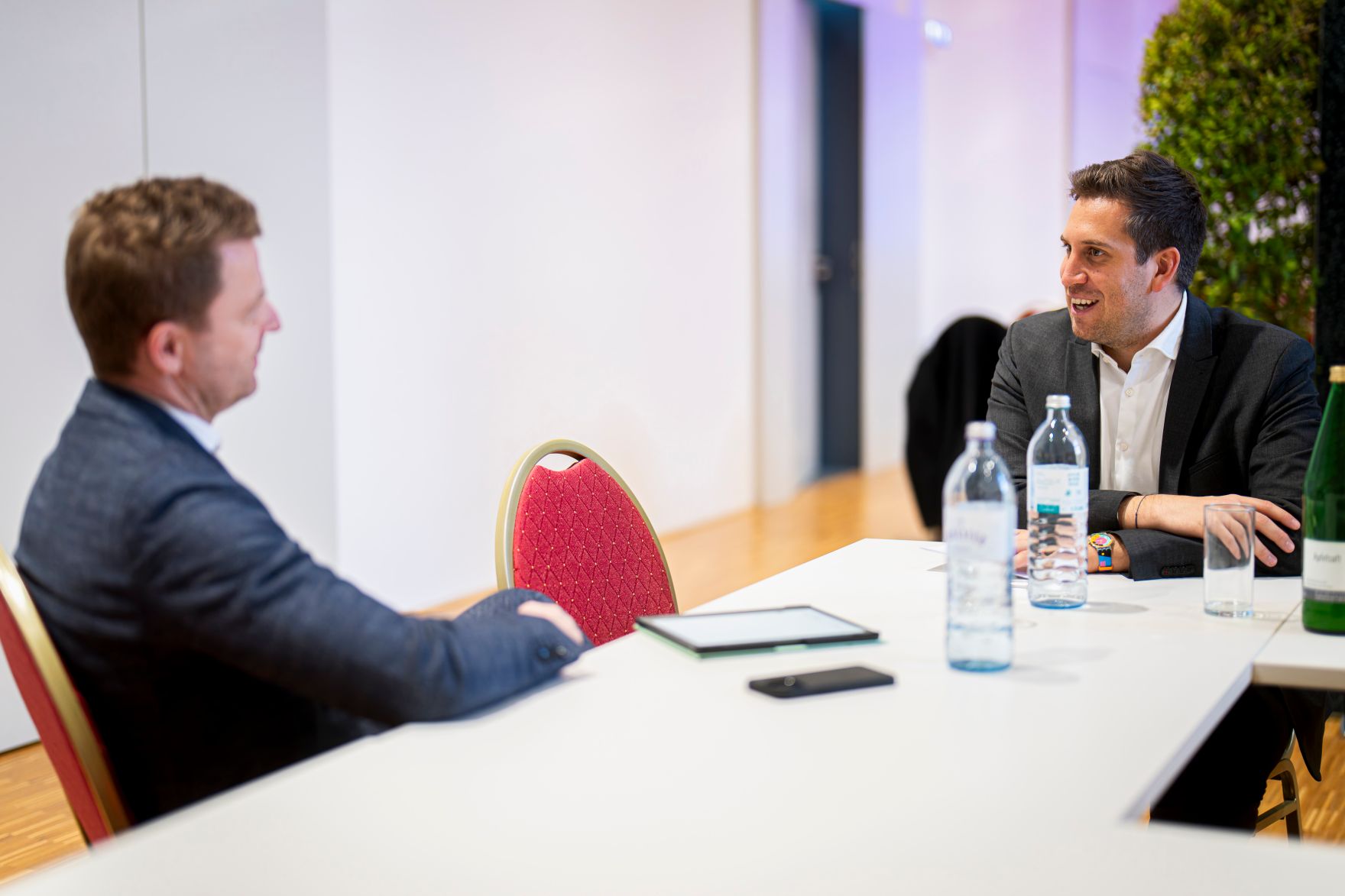 Am 11. Februar 2026 nahm Staatssekret&auml;r Alexander Pr&ouml;ll (r.) am Meet Austria Business Summit 2026 teil.