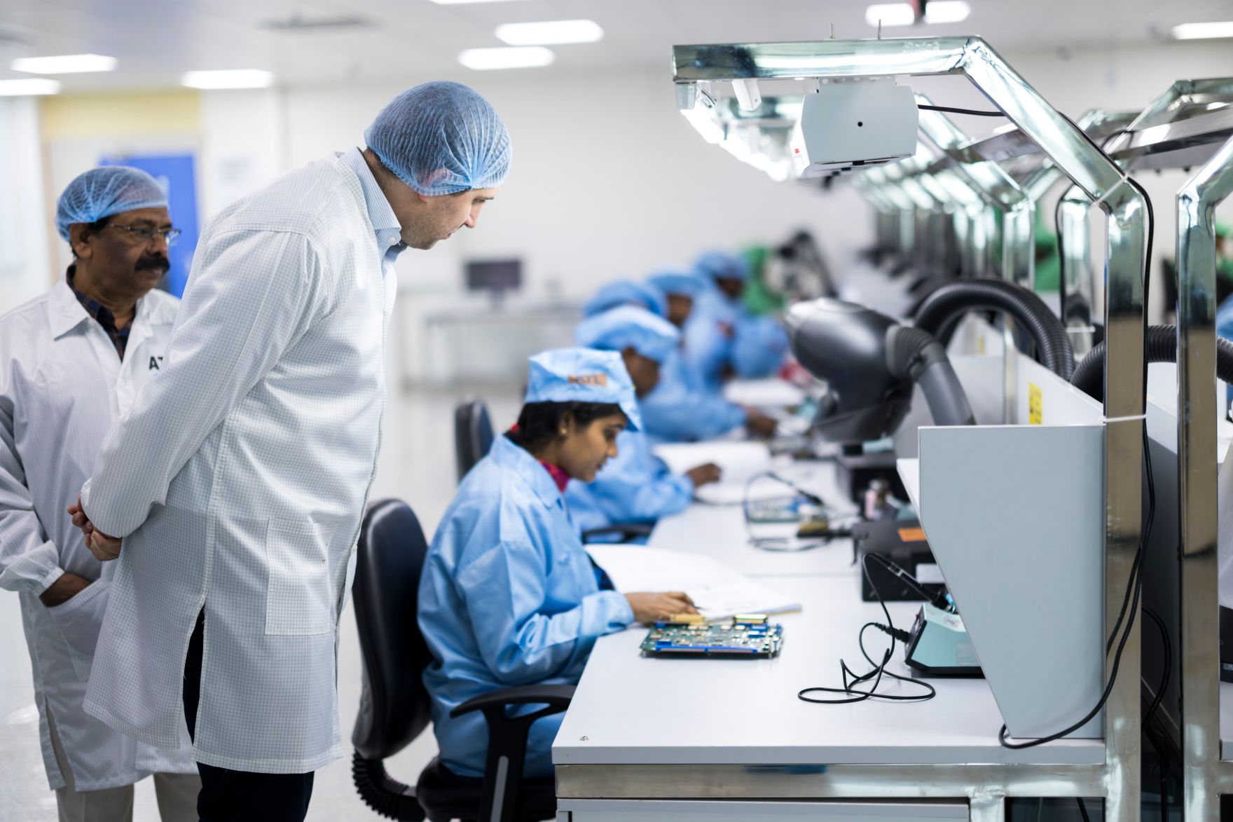 Am 20. Februar 2026 setzte Staatssekret&auml;r Alexander Pr&ouml;ll seinen mehrt&auml;gigen Arbeitsbesuch in Indien fort. Im Bild beim Besuch der Firma ANANTH Tech Space Technology.