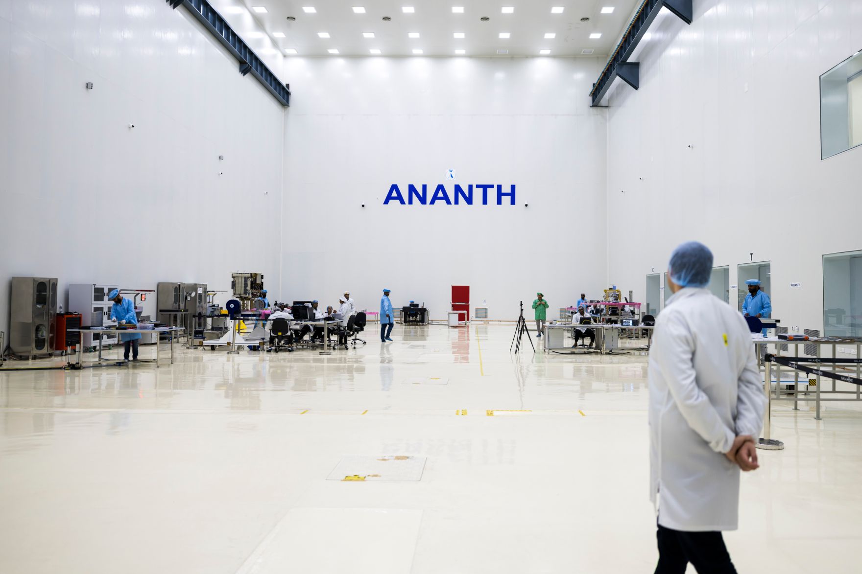 Am 20. Februar 2026 setzte Staatssekret&auml;r Alexander Pr&ouml;ll seinen mehrt&auml;gigen Arbeitsbesuch in Indien fort. Im Bild beim Besuch der Firma ANANTH Tech Space Technology.