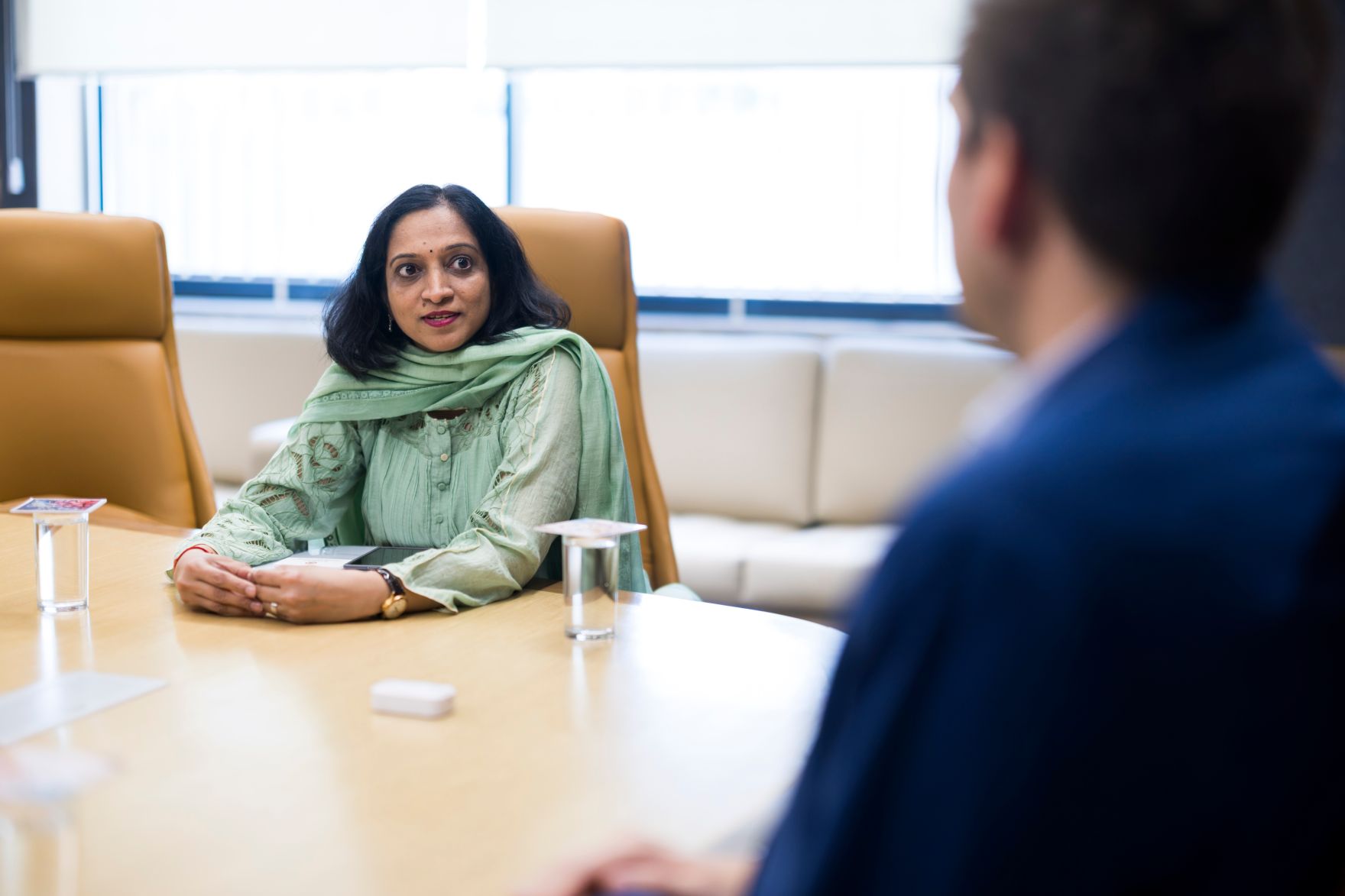 Am 21. Februar 2026 setzte Staatssekret&auml;r Alexander Pr&ouml;ll (r.) seinen mehrt&auml;gigen Arbeitsbesuch in Indien fort. Im Bild beim Arbeitsgespr&auml;ch mit der Minister of IT Priyank Kharge.