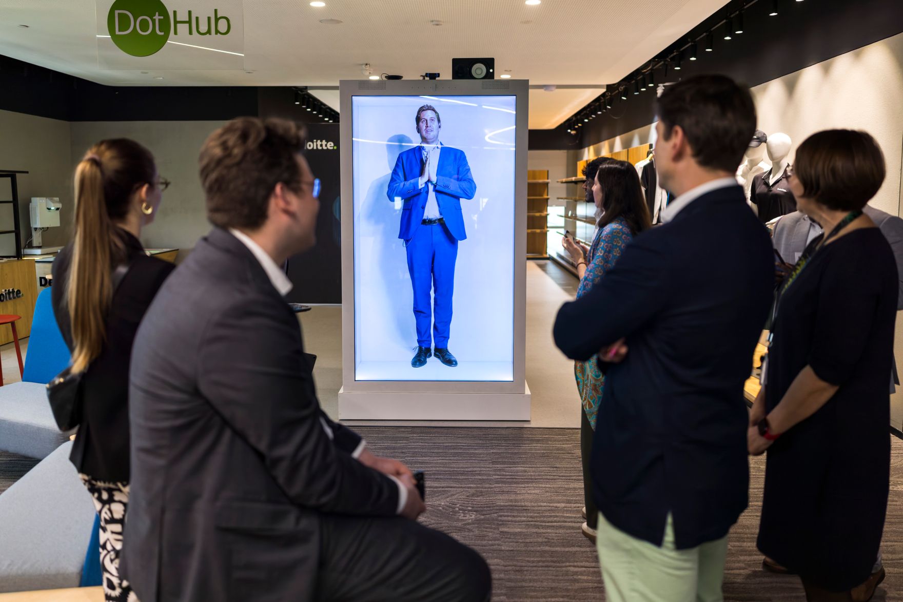 Am 21. Februar 2026 setzte Staatssekret&auml;r Alexander Pr&ouml;ll (m.) seinen mehrt&auml;gigen Arbeitsbesuch in Indien fort. Im Bild beim Besuch des Deloitte Innovation Centers.