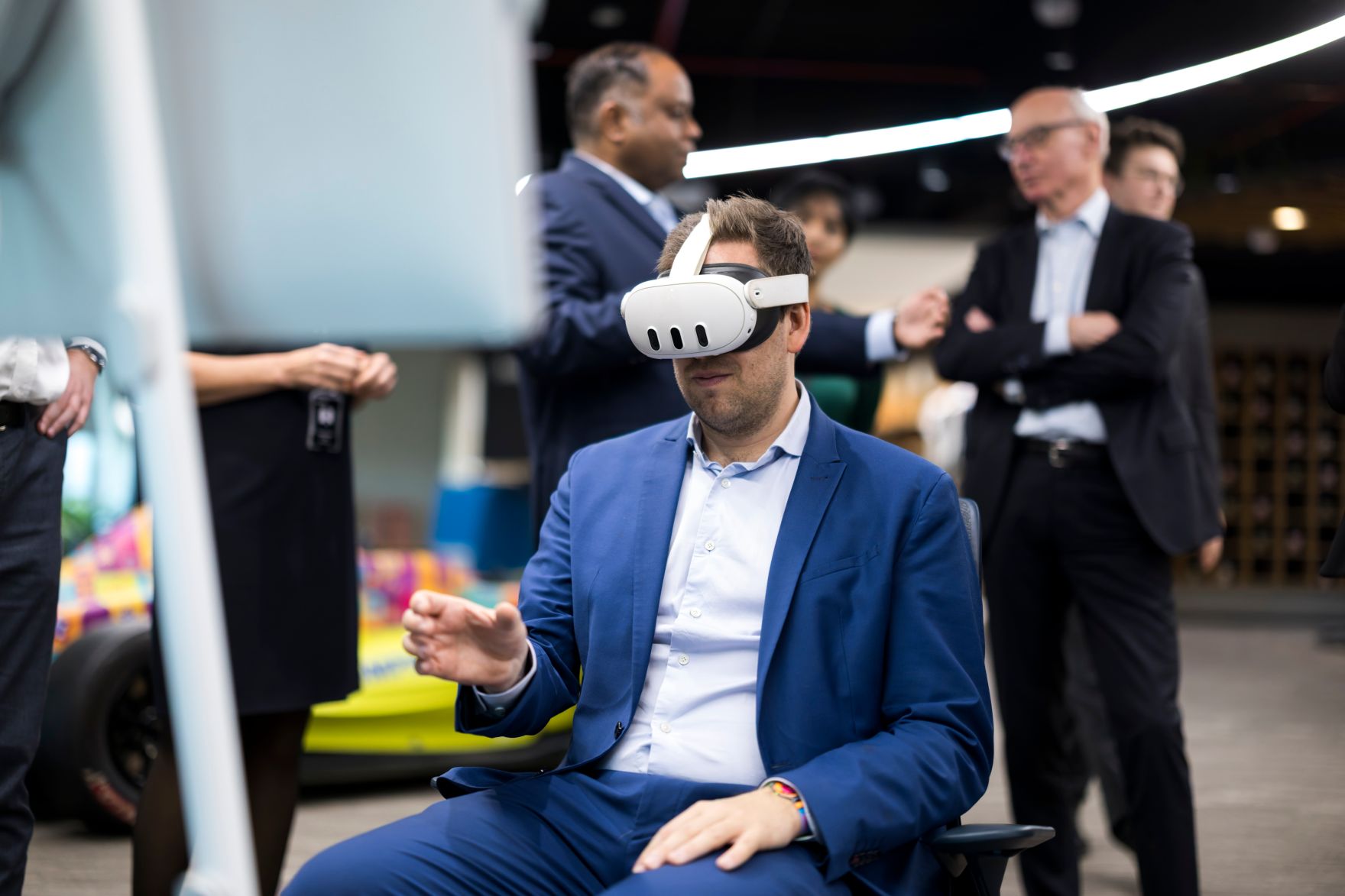 Am 21. Februar 2026 setzte Staatssekret&auml;r Alexander Pr&ouml;ll (m.) seinen mehrt&auml;gigen Arbeitsbesuch in Indien fort. Im Bild beim Besuch des Deloitte Innovation Centers.