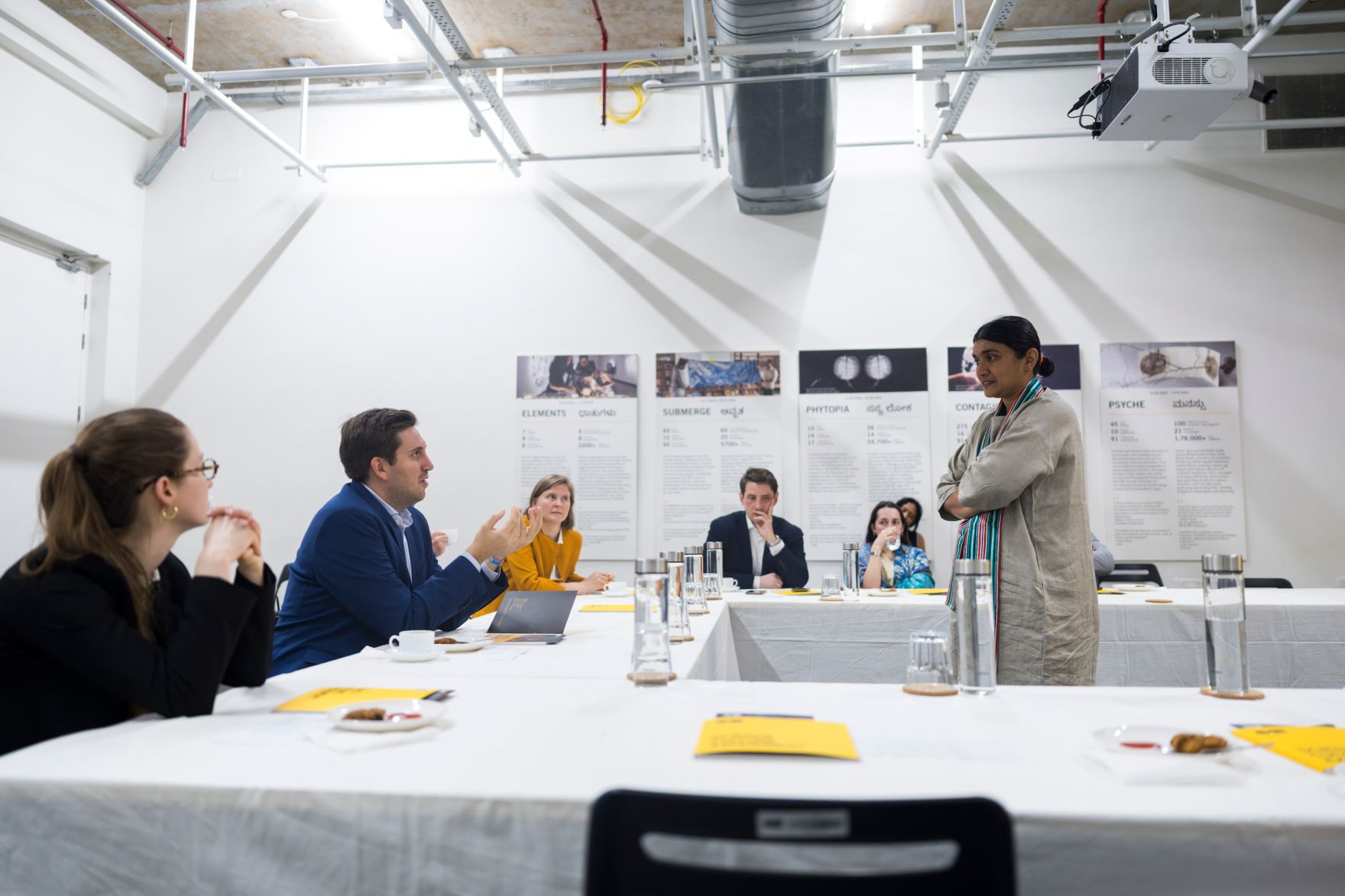 Am 21. Februar 2026 setzte Staatssekret&auml;r Alexander Pr&ouml;ll (2.v.l.) seinen mehrt&auml;gigen Arbeitsbesuch in Indien fort. Im Bild beim Besuch der Science Gallery Bengaluru.